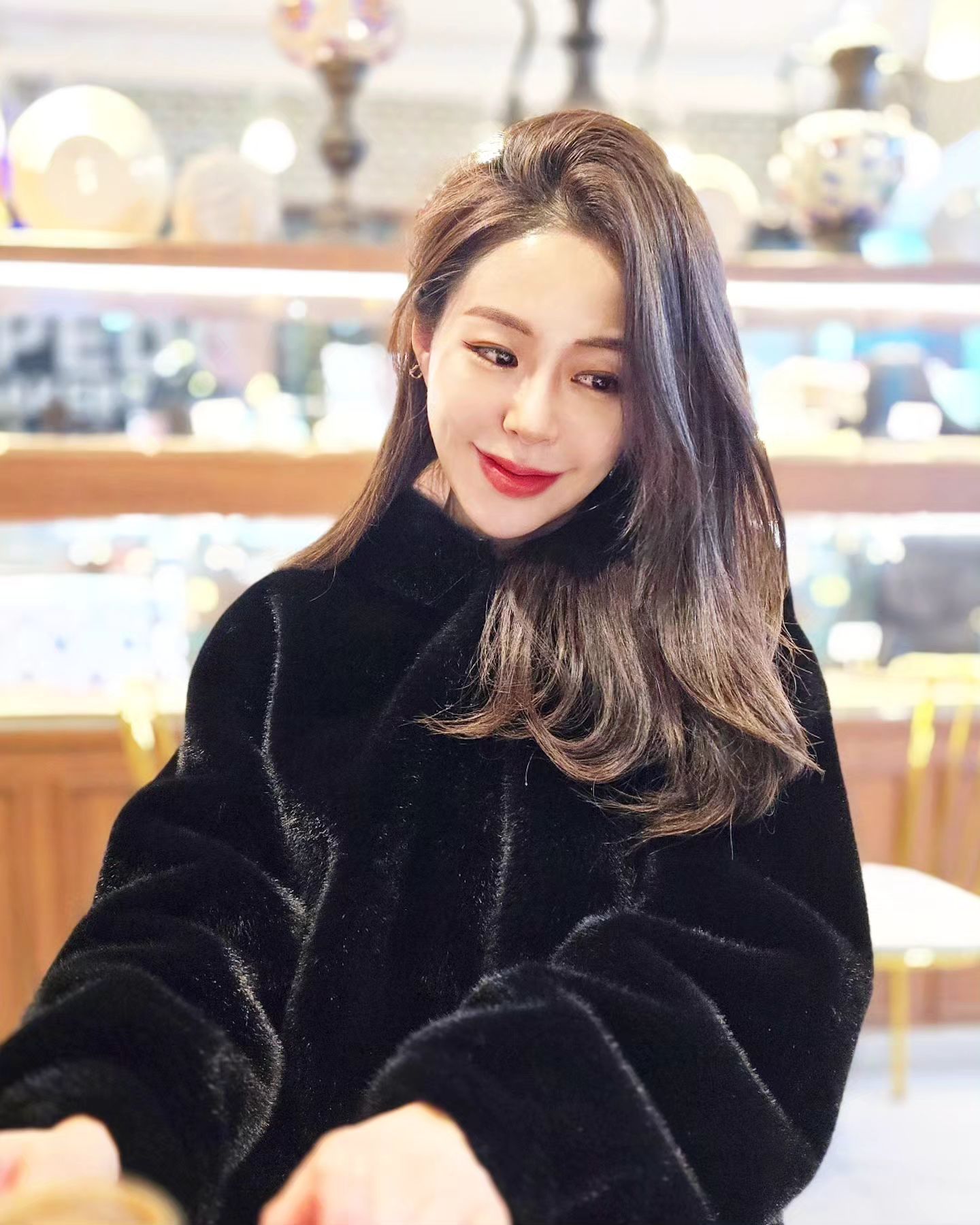 올리브영 세일 마지막 날이라고 홀린듯이 들어가서 구경하다가 갑자기 손 아파서 보니까 어디서 걸려 찢어졌는지 피가 질질... 불쌍한 내 손꾸락🥹 그나저나 너가 애기엄마라니 세상에 이게 무슨일이니? 다음주에 성별 나오는데 벌써부터 들떠서 핑크 옷 장만해놨다는 부부(^^) 아들이면 내가 나중에 꼭 일러야지... 여튼 환영해 달아👶🏻🌙 + 저 아니고 친구가 엄마 된거예요! 저는 뭐... 아직 멀었읍니다만......