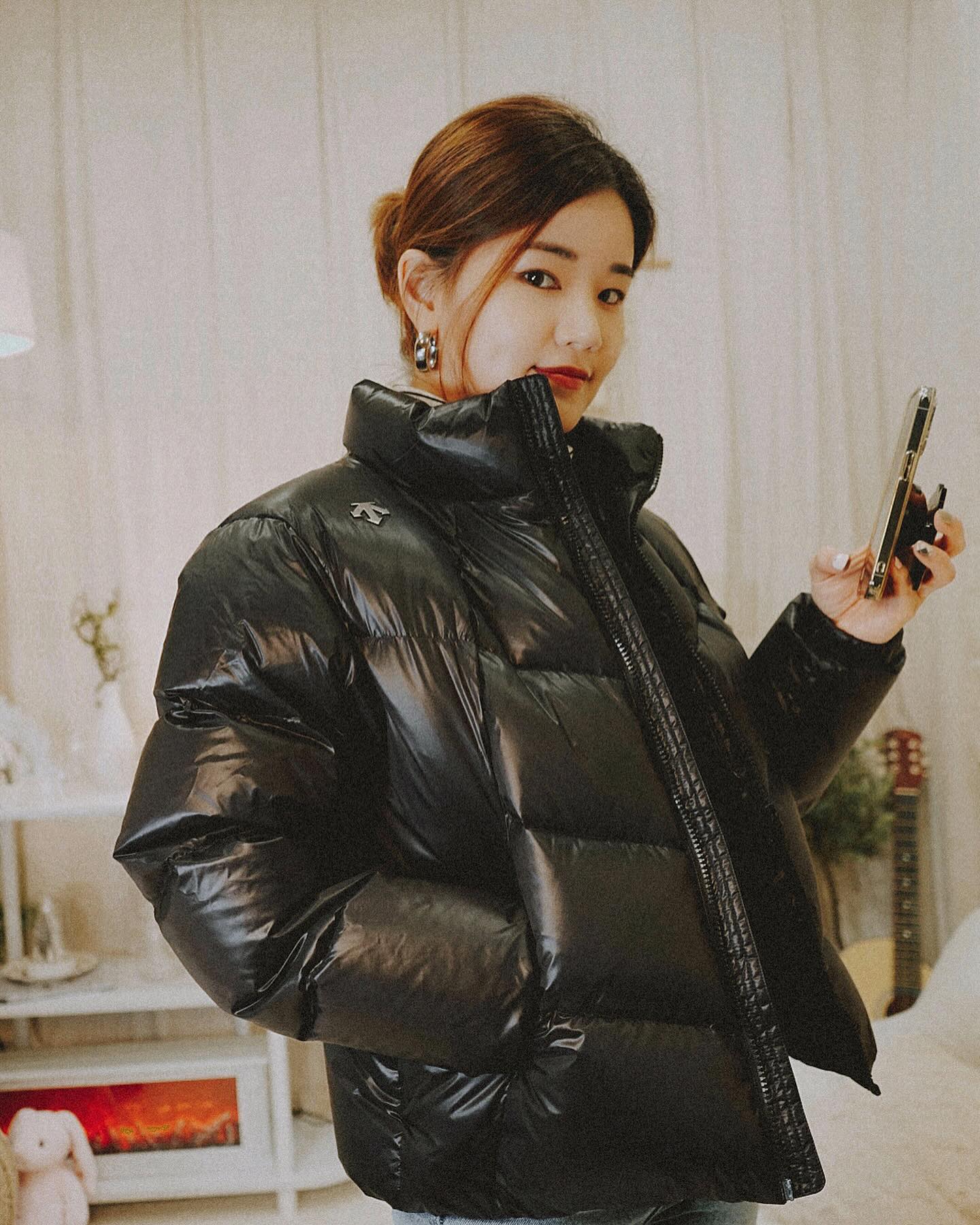 🥶🥶너무너무 추운 요즘!
패딩 하면 떠오르는건 역시 데상트 입니다 :)
구스 충전재로 가볍고 따뜻하니까,
요즘 매일 입는 애착패딩 이에요🤗

#데상트 #패딩 #패딩추천 #숏패딩 #봉태규패딩 #겨울잠바 #갸울자켓 #한파대비 #k한파 #fashion #kfashion
