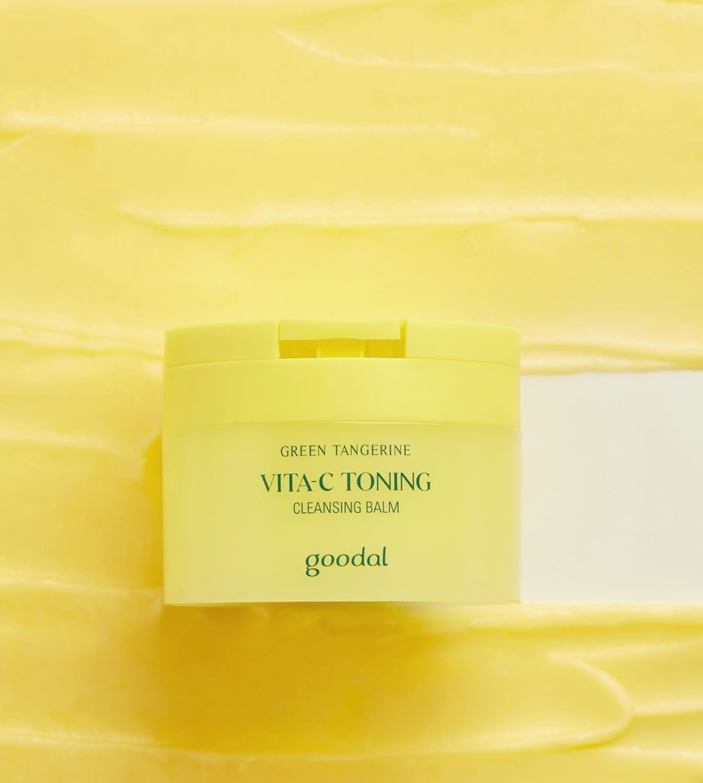 #광고 #협찬 
번거로운 이중세안 없는 청귤 비타C 토닝 클렌징밤 .... 🧽🍋

여름 뜨거운 자외선으로 차단제 하나만 발라도 최소 2차 세안까지는 해야 하는데 . . 구달의 청귤 클렌징밤은
워터프루프 마스카라까지 말끔하게 클렌징하여 이중세안이 필요 없어요 .
더해 각질 케어와 블랙헤드 정돈과 제주 청귤추출물(탄제린추출물)과 비타민C가 함유되어 있어서 세안 후엔 비타민 팩을 한 것처럼 맑은 피부로 케어해주니까 클렌징과 함께 스킨케어도 가능하니 쓸 수밖에.... . 𖦹

부드러운 샤벳 제형이라 피부에 자극 없이 바로 오일로 변하면서 클렌징 시간이 확 줄었어요.
피부가 좋아지려면 제일 먼저 세안 단계가 가장 중요하다는 거 아시죠 ? 

평소에 피부 좋다는 소리를 많이 듣는데 귀찮지만 저도 세안에 정말로 신경 쓰면서 관리한답니다 • ᴗ •̥ ˳ ˳ 

피지 분비가 많은 남성, 화장을 자주 하는 여성분들 모두 구달 청귤 비타C 토닝 클렌징밤 구매하시고 피부 관리합시다 !
-
#제품제공 #구달 #청귤클렌징밤 #청귤비타C토닝클렌징밤 #클렌징밤 #클렌징밤추천 #잡티케어 #잡티케어클렌징밤 #올영세일 #올영세일추천템 #파룸체험단 #협찬문의 #협찬문의디엠 #문의는dm