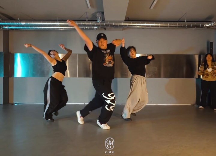 🧩Piece of Me🧩
🧠 youny0un #choreo #choreography #choreographer 
🎧 wizkidayo ellamai #pieceofme #wizkid #ellamai 
📍 omg_dance_studio 
제가 사랑하는 춤에 더 깊은 애정을 붙일 수 있게 된 시간이었어요🙏 행복하고 즐겁고 가슴 벅찬 시간..잊지 못 해요✨

#dancevideo #dance #dancer #dancelife #댄서 
#followforfollowback #likesforlike #followｍe #춤스타그램 #댄스타그램