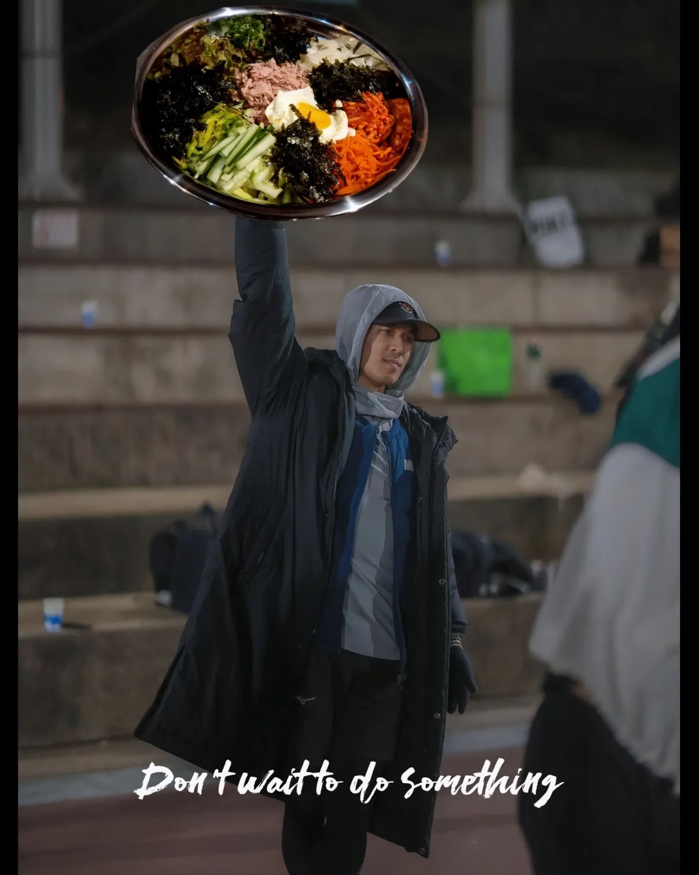 비빔밥러닝

학창시절 선후배들과 만들어 먹은 이후로 거진 15년만인가?
비빔밥제조냠냠런

스포츠양말 컴포트 앰배서더 주리님이 진행하는 
코리아컬쳐디깅런에서 비빔밥을 테마로 문화를 알아보는 행사에 참여하였습니다.

다같이 컴포트양말을 신고 러닝 후
부빔밥으로 불렸던 비빔밥에 대해 알아보며 
운동을 시작한 계기에 대해 이야기를 나누다가
조별로 직접 재료를 준비하여 양푼에 때려넣고 휘적휘적
운동하고 먹는 비빔밥 ㅈㅁㅌ

재밌는 추억 만들어주셔서 감사합니다~
양말도 잘 신을게요~

다음 4회는 막걸리라고합니다?!!!
궁금하신분 👇

🇰🇷 #코리아컬쳐디깅런 3회 
🏃‍♀️ 호스트 주디 jenato_ri
📸 #쫑포토 smallframe_woojong 
🏃‍♂️ 페이서/스탭 pgi2790 popopo3333
⠀
🧦 comport.official 
#컴포트 #스포츠양말 
#스포츠양말은컴포트
#Dontwaittodosomething

#오운완 #ㅇㅇㅇ
#달리기 #마라톤 #일상 #소통
#run #running #런스타그램 #운동스타그램 #런린이 #취미 #운동 #runningmotivation #운동하는남자 #운동하는여자