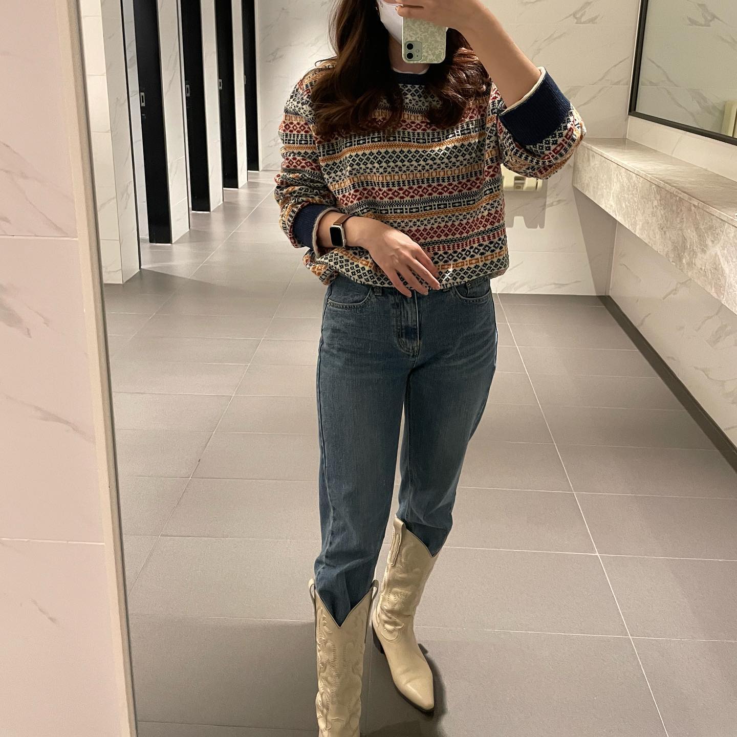 #sentipit_ootd 자유로운직장인데일리룩
-
지난 크리스마스 출장룩🎄

▪️top : gap