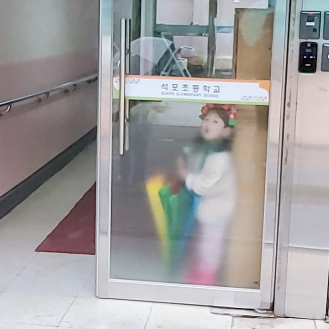 #폭풍업뎃중 #밀리니끝도없네요 
#비오는날#언니마중🙋🏻‍♀️#언니야빨리와라😑