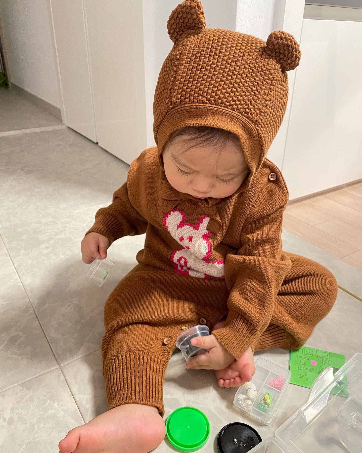 우리 귀여운 
아기곰돌이 
.
.
엄마가 이맛에 
자꾸 옷을 사지 
ㅋㅋㅋㅋㅋㅋㅋ
.
.
예쁜 알밤이 
곰돌이 되었네
.
.
#곰돌이 
#알밤일상