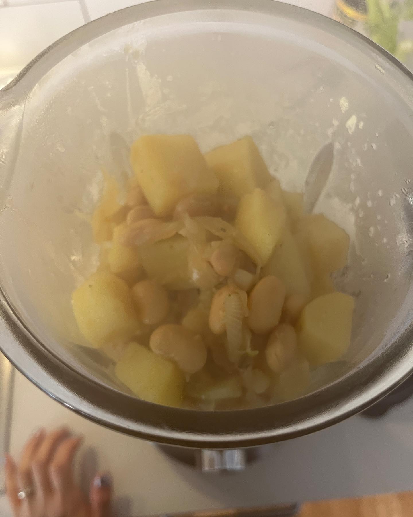 July would be very soupy

Onion Potato Soup
: potatoes, onions, butter beans, broccoli stems, garlic | soy milk, vintage cheddar | balsamic vinegar

Roasted Broccoli
: smoked paprika, onion powder, maesilcheong, s&p, evoo

#soup#recipes#lunch#dinner
#healthyfood#fyp#perth#cooking