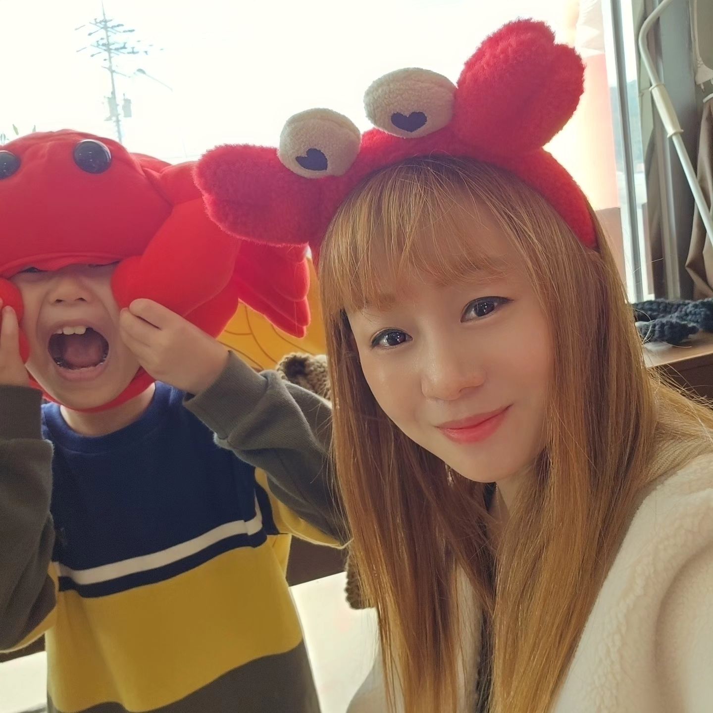 온통 대게가 가득한 #영덕 #강구항대게 
대게를 세번이나 먹었다는건 비밀이에요^^
왜 영덕으로 대게를 먹으러 오는지 알게됐어요
앞으로 자주 오게 될거란것도 알게됐답니당
.
.
.
#대게맛집 #영덕대게빵 #먹어도먹어도 #맛있다 #날씨 #최고 #잊지못할 #행복
#여행기록 #바다 #kimmifood