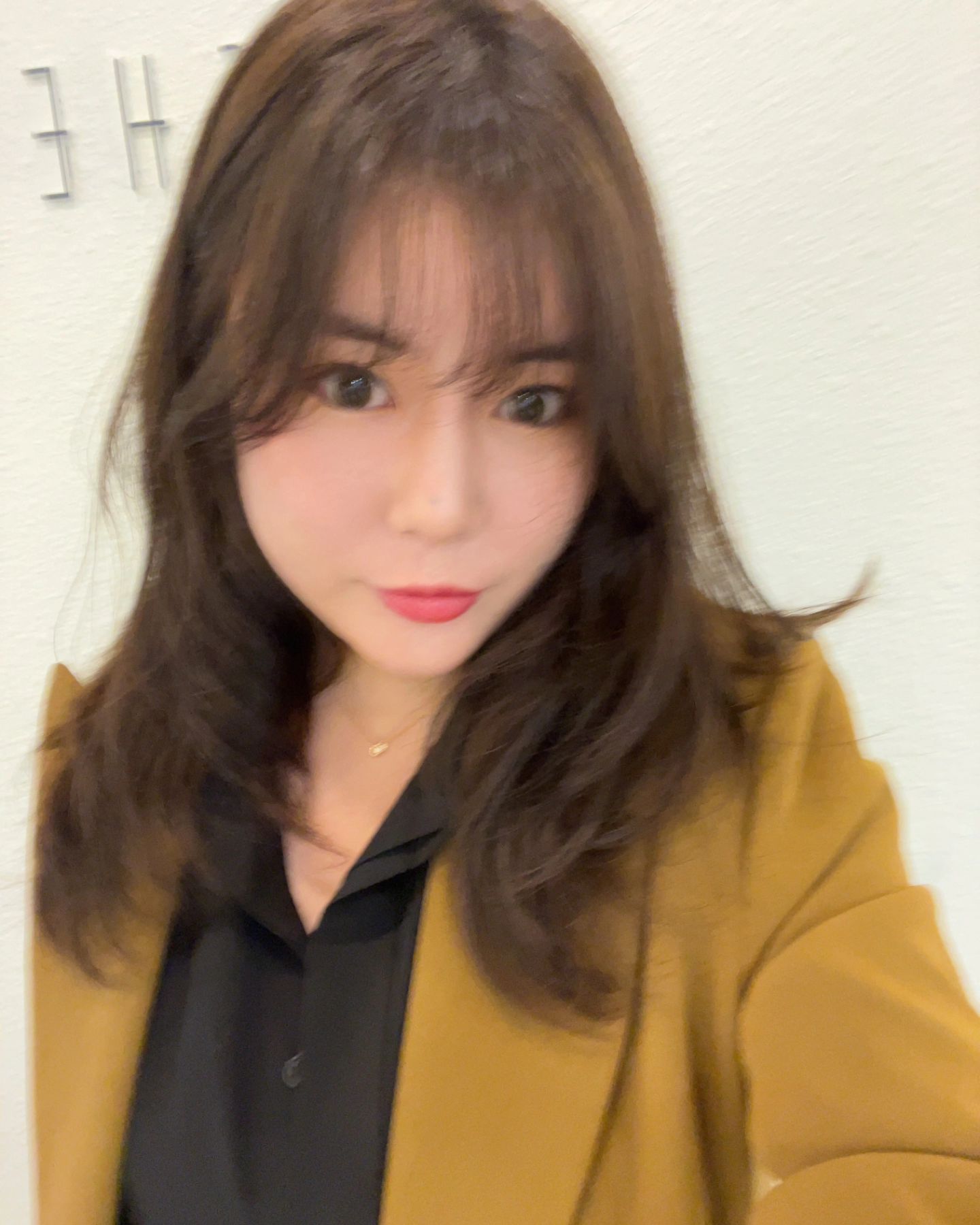 머리 결국 자르고 펌도함
다희 실장님 레나 원장님 최고❤️👍

#쉬작 #가로수길미용실 #신사동미용실 #쉬작뷰티살롱