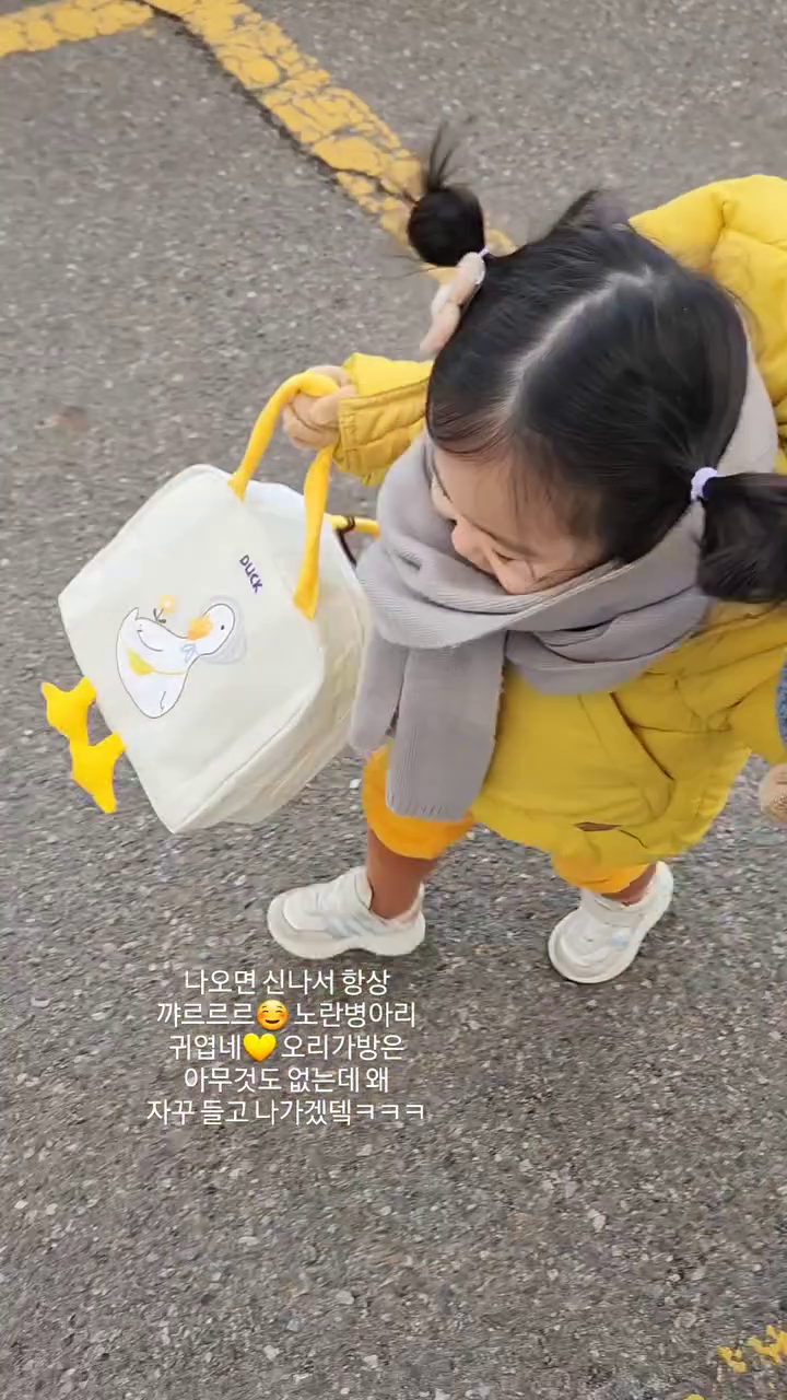 밖에만 나오면 좋아서 웃는데 넘 귀엽자나💛
노란 병아리냐구요><ㅋㅋㅋㅋㅋㅋㅋ🐥
.
.
.