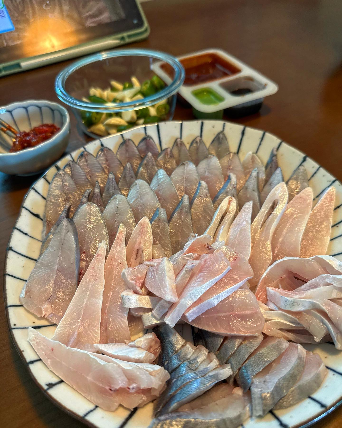 병어철 회는 못참지😋❤️
병어가 맛있을 때 먹는 병어회🐟
역시 회는 신선하고 철인 생선이 짱이야
.
.
.
#집밥 #회 #병어 #병어회 #철 #저녁메뉴 #음식스타그램 #맛있다 #🐟