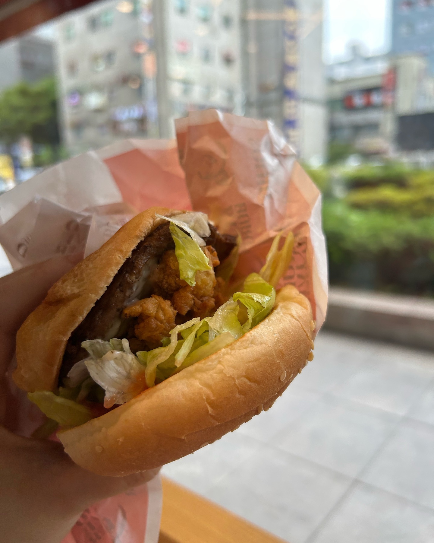 #협찬 #롯데리아 lotteria_kr
통큰 오징어가 들어간 오징어얼라이브버거, 드디어 먹고왔어요
얼마전까지만 해도 품절대란이나서 못먹고 있었는데 드디어..!
저는 오징어얼라이브 비프로 선택했고, 사이드까지 콘옥수수로 변경해서 맛있게 즐겼답니다👍🏻
-
롯데리아 인스타그램에서 이벤트도 진행중이라하니 맛있게 먹고 선물도 받아가요!
-
-
#먹스타그램 #먹팔맞팔 #오징어얼라이브버거 #오징어얼라이브버거세트 #롯데리아오징어얼라이브버거 #오징어그대로 #롯데리아버거 #롯데리아신메뉴 #오징어버거 #기안84 #햄버거추천 #버거맛집 #lotteria