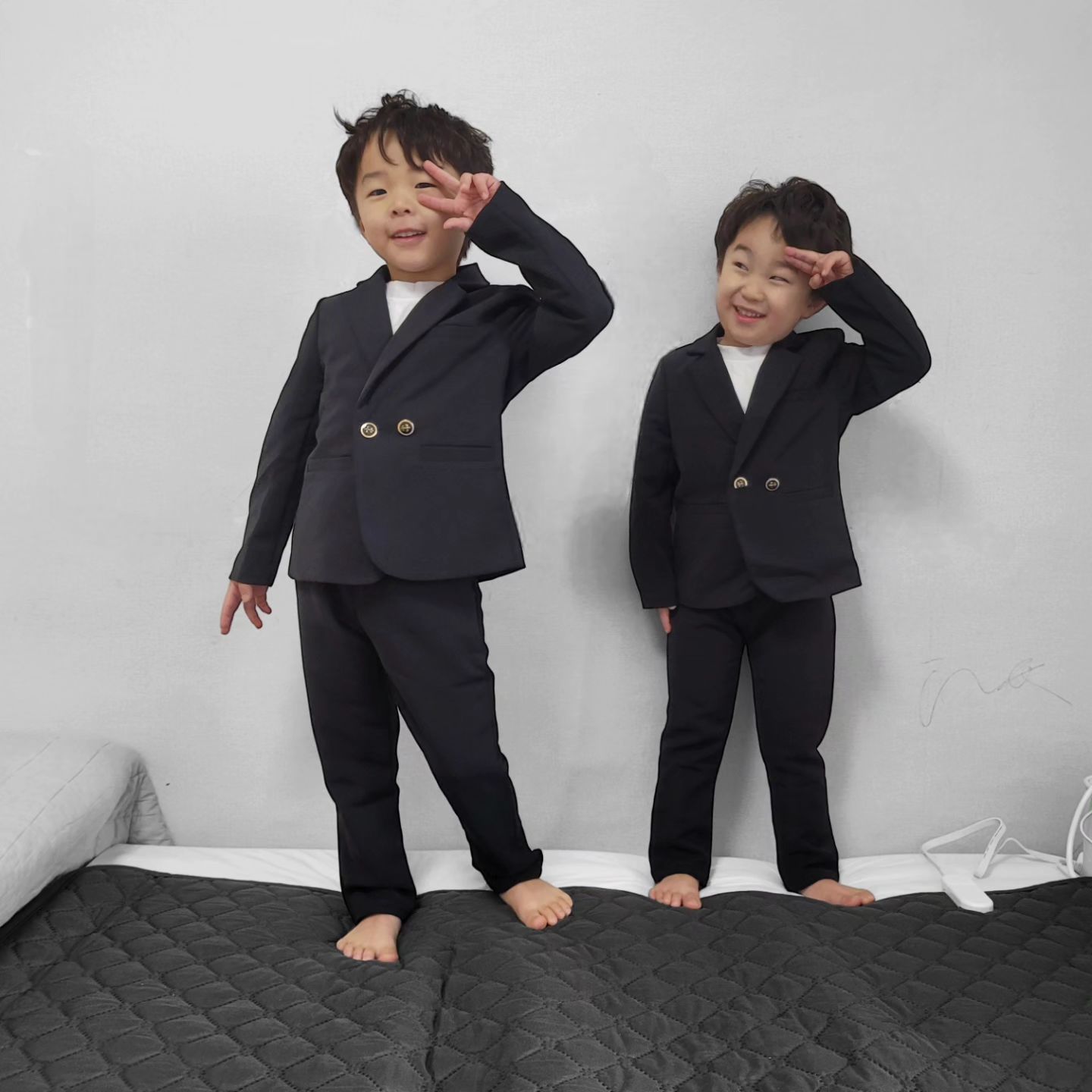 지난주말 가족 결혼식가면서 입었던 준브로 슈트핏과
잠시 들렀던 두리랜드 기록✍️

오늘은 너무 익숙한 강원도 봄 눈과
가정보육 기록 😇

이렇게 빨리 녹을 줄 알았음 보낼껄 ㅋㅋㅋㅋ