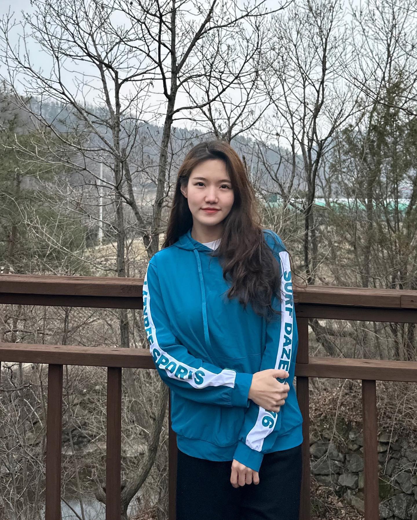 #협찬

높은 스판덱스 함유로 복원력과 탄성이 뛰어나
모든 스포츠 활동에 최적인 #레이지비 쿨터치 후드 래쉬가드 🩱

가볍고 시원한 촉감에 통기성이 좋아서 
배드민턴 할 때 입으면 딱일것 같잖아요❣️

땀 흡수, 건조가 빠르고 완벽한 UV 차단으로 
물놀이나 아웃도어 스포츠에도 좋아요

후드 디자인으로 다양한 스타일링이 가능하고
팔 부분에 레터링 포인트로 내 패션센스 🔺

#LAZYBEE  #래쉬가드 #래시가드 #래쉬가드추천 #여성래쉬가드 #남자래쉬가드 #호캉스수영복 #커플래쉬가드 #스윔웨어 #비치웨어 #바캉스룩 #온천수영복