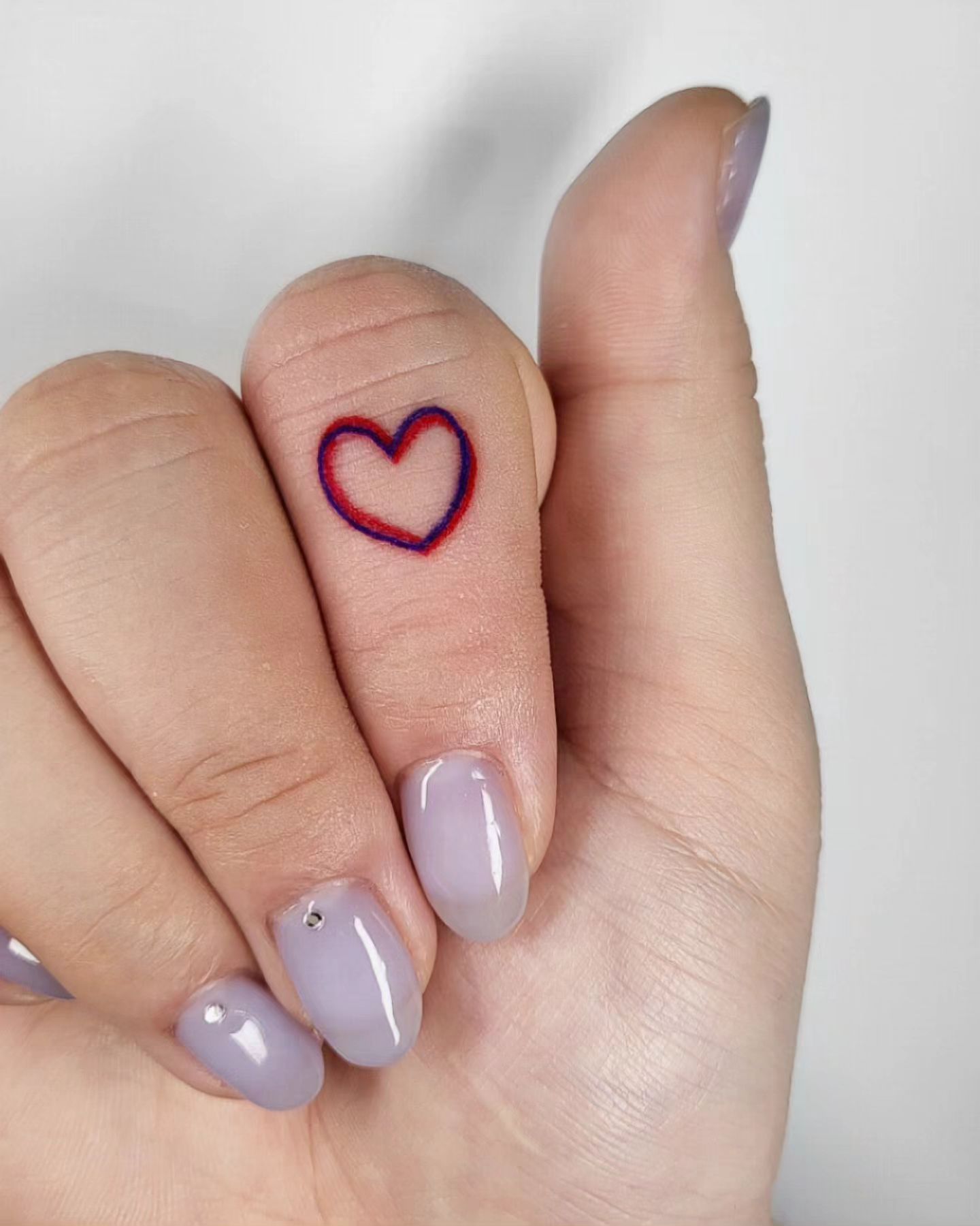 손가락 터치업 ❤️💜
손가락은 매우 잘 빠지고 번지는 부위에요!
최대한 깔끔하게 살려서 #터치업 했습니다 ㅎㅎ
.
🇭🇰 Reservation possible 
.
.
.
#손가락터치업 #손가락커버업 #커버업타투 #손가락타투 #손가락하트타투 #원주타투 #원주컬러타투 #영등포타투 #원주카페 #비건타투 #원주미니타투 #원주카드결제타투 #원주타투수강 #hktattooshop #hktattoo #tattoohk #sanpokongtattoo #mongkoktattoo #vegantattoo
