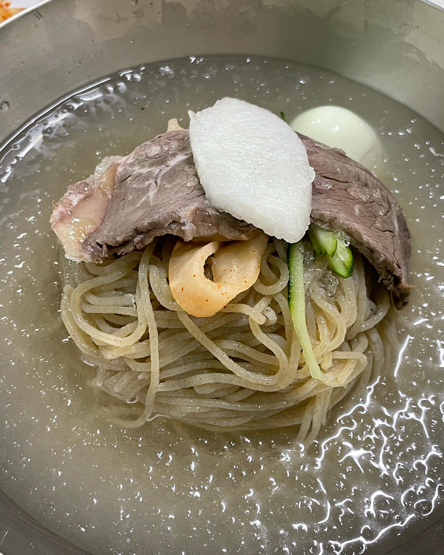 평양냉면은 처음이햐🥢 슴슴한 맛이 은근 중독되어 몇일 뒤에 생각난다던데.. 녹두전만 생각나네😂 ㅋㅋㅋㅋ

#을밀대평양냉면 #서울3대평양냉면 
#을밀대본점