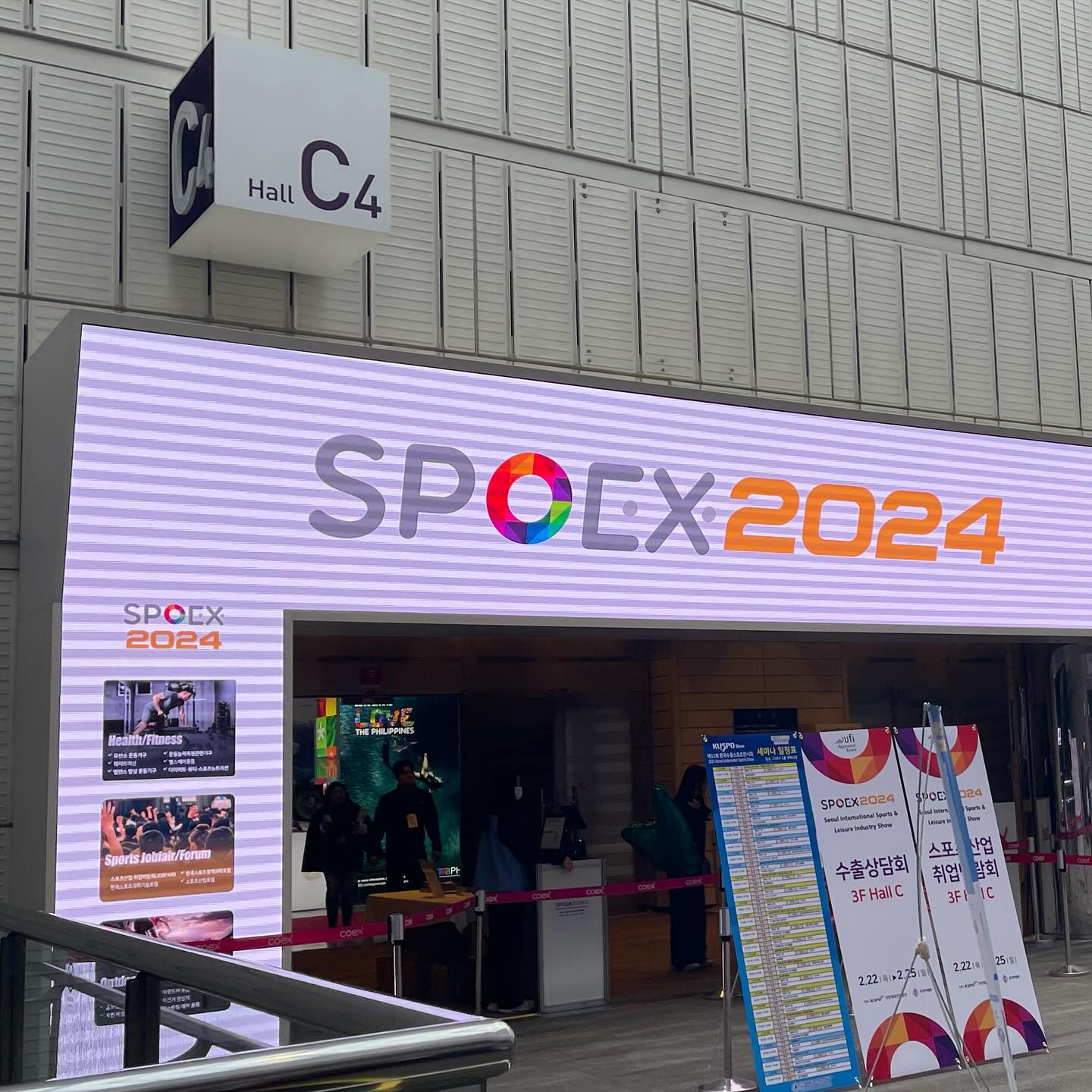 #spoex2024 
많은 걸 얻어가는!

차차 업그레이드 하더라도 
새로운 사람들이랑 함께 하려면
최소한의 장비가 필요했다
(스태틱 측정이나 다이빙 로그 등)
그래서 선택한 #다이브로이드 
올인원이랄까

나는 아직 초보 중의 초보니까..! 
오늘로써 장비 셋 완성!

바다에서 필요한 것 들은 차차 구매하는걸로!

다양한 이벤트가 많던 스포엑스 2024
일요일까지 진행한다
첫 날이라 사람이 없을 줄알았는데 그래도 많았던.. 
주말은 각오하고 가야할 듯..?

이 날 재밌었던 정보
서해에서는 종종 해저 문화유산이 발견된다는 사실
신고하면 포상금 안하면 불법이라는 점! 

#프리다이빙 #freediving