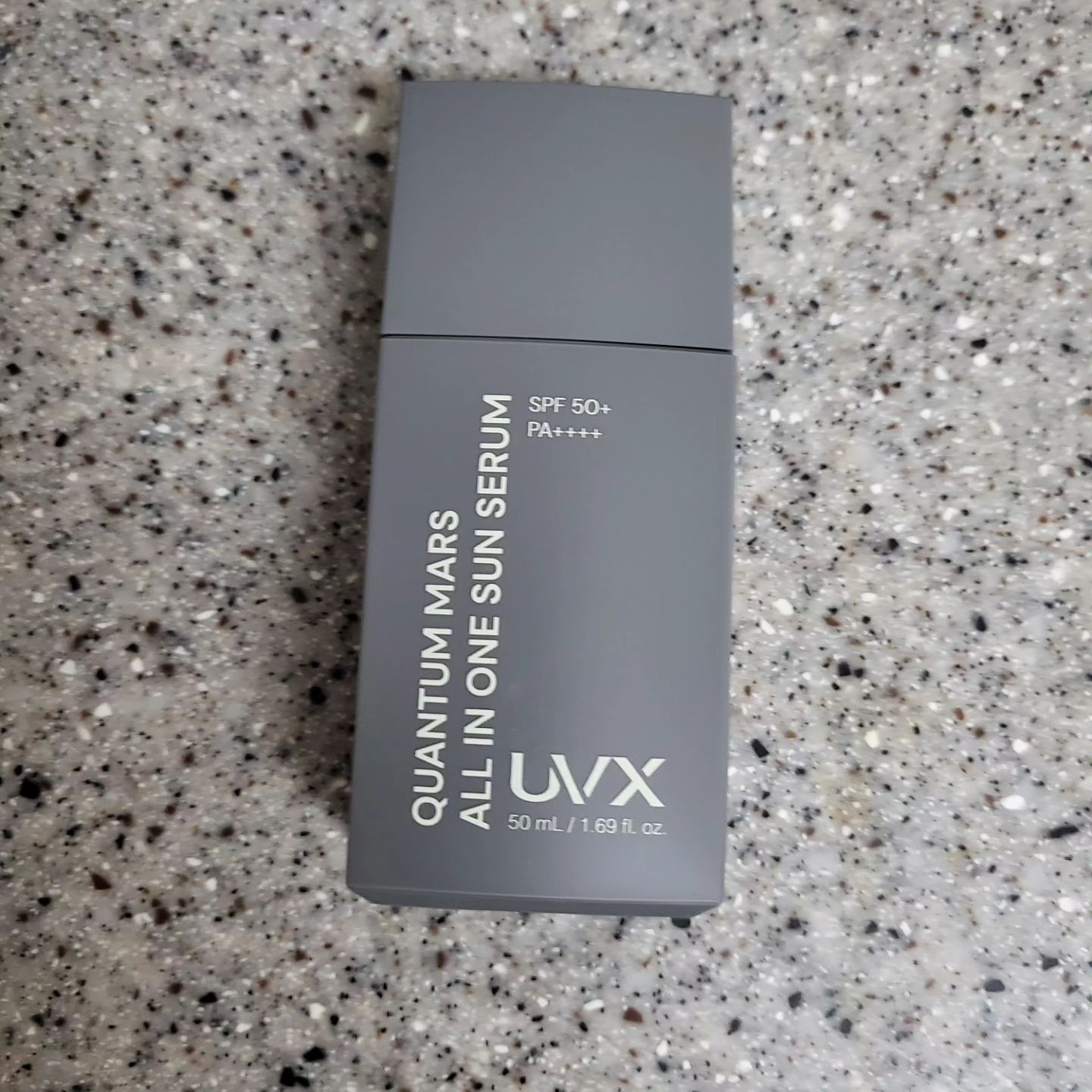 #협찬 uvx_suncare #마스올인원선세럼 #UVX
마스 올인원 선세럼은 일반 시중에 출시한 올인원 제품과 차별화를 둔제품으로 
여러기능을 하나에 로션이나 세럼으로 합친제품이아닌 
성분과 기능을 모두에 초점을 두는 아이엔드 선케어제품으로
찐 럭셔리 레전드템 E사의 갈색병 성분인비피다발효용해물을 함유해서 피부 본연의 힘을 강화하고 동시에 자외선도
따로 바르지 않아도 피부를 보호해주는 선세럼 제품으로 마스 올인원에 대한 선입견을 충분히 꺨수있는 화장품이네요~!
제형도 촉촉하구 발림성이 금방 흡수해서 자칫 건조함느끼는게 아닌가 하지만 그런거없이 수분을 피부에 전달해주네요^^
피부에 유익한 단백질,유당,유산,비타민등 무기질이 풍부한 비피다발효용해물을 함유해서 좋은성분이 한가득 함유되있어요~
선크림 특유에 향은없고 은은한 향으로 무난히 그누구에게나 선물줘도 좋을거같아요!
올해가기전 남자친구 선물로 좋을거같네요^^겨울철에 선크림 건너띠는 분들많은데 선크림은 사계절내내 발라야한다는사실~
요즘은 매체나 그런대서 자주 언급해줘서 잘알려졌지만 아직도 모르시는 분들이 많은듯해요
바쁜아침에 귀차니즘이 심한 남자분들에게 좋은 스킨과 로션 거기에 자외선 차단제까지 !!!한번에 담은 영양가득 선세럼으로
피부를 답답하게 만드는 뻑뻑한 발림성아니구 촉촉하면서 백탁현상두 없으니 좋아요.
귀차니즘 남자친구에게 꿀피부로 거듭날수있게 도와주는 마스 올인원 선세럼을 선물하면 사랑받을거에요^^
#선세럼 #남자선물 #올인원제품 #올인원선세럼 #올인원스킨케어 #청순 #스킨케어 #올인원 #08L #홈케어 #유지어터 #남자선크림 #다이어터 #뷰티 #신상품나왔을땐 #올인원루틴