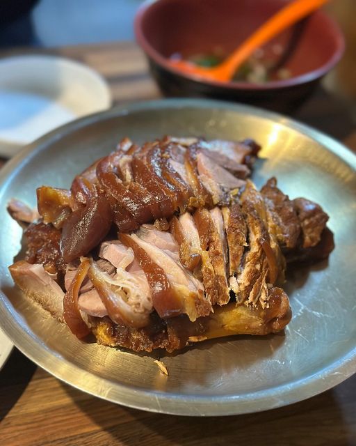 예은이 on Instagram: "#광고 오늘리뷰할 식당은 동대문점 호야네 족발입니다 제가 좋아하는 음식중에 하나인 족발인데요🐽 호야네족발은 족발,보쌈,불족발 이렇게 메뉴가 있더라고요 그중에