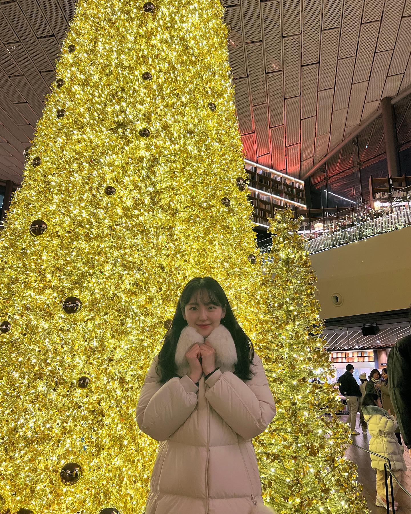 급작스레 찾아온 겨울🎄☃️

#코엑스#스타필드#별마당도서관#미쏘#카카오프렌즈#춘식이#겨울#롱패딩#숏패딩#직장인