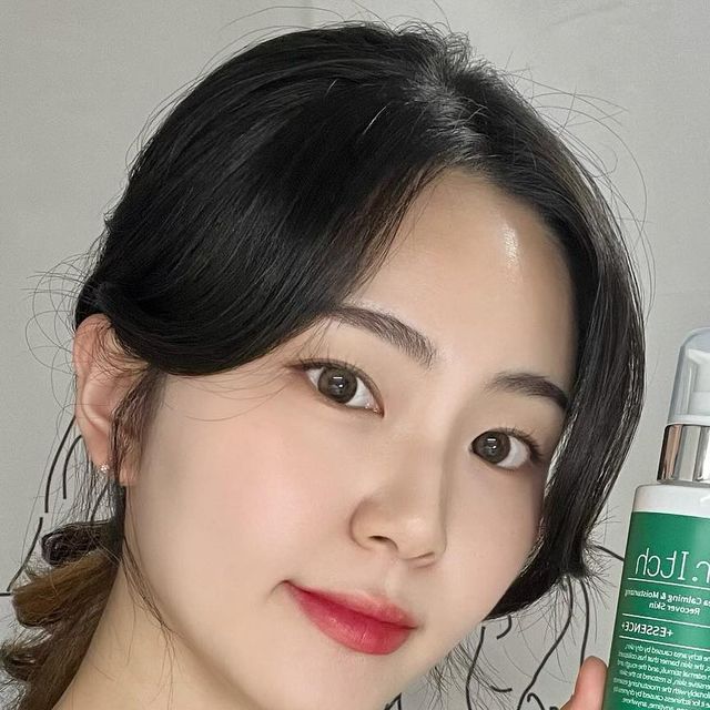 옝이 on Instagram: "#협찬 🌿케이민트 닥터이치 에센스 Dr.itch 차갑고 건조한 가을겨울, 거칠어진 피부결이 고민이신 분들 주목 🤭 닥터이치 에센스는 건조한 피부를 진정시켜주고, 피부 장벽