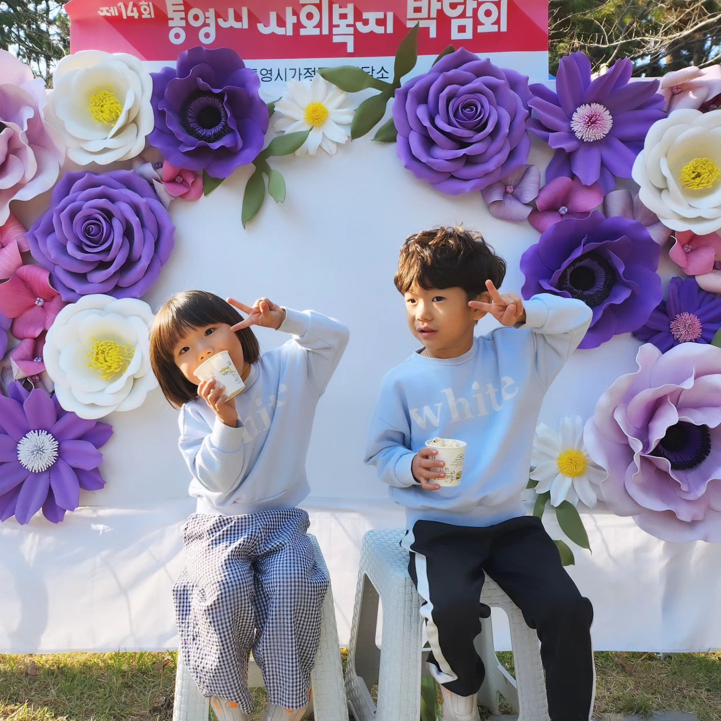 지난주말 재미났었지!
사촌형아들이랑 같이 화분도 만들고
키링도 만들고 파우치도 만들고 -
노인체험으로 다트던지기도 해보는데
리우는 안경보고는 멋진거인 줄 알고 체험함ㅋㅋ

#리리형제 #통영시사회복지박람회 
#주말마다행사야 #놀거리천국