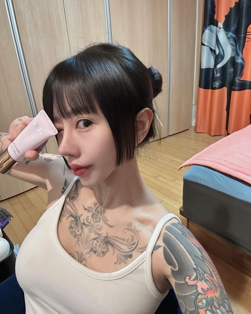 로로🧸 on Instagram: "#광고 주름은 채워주고 탄력은 올려주는 ✨[plan 36.5 펩타이드 괄사 리프팅세럼]✨ 30이 다되가니 슬슬 목주름도 잡히고 주름걱정,,🥲 원래 다른 브랜드에 괄사 리프팅 크