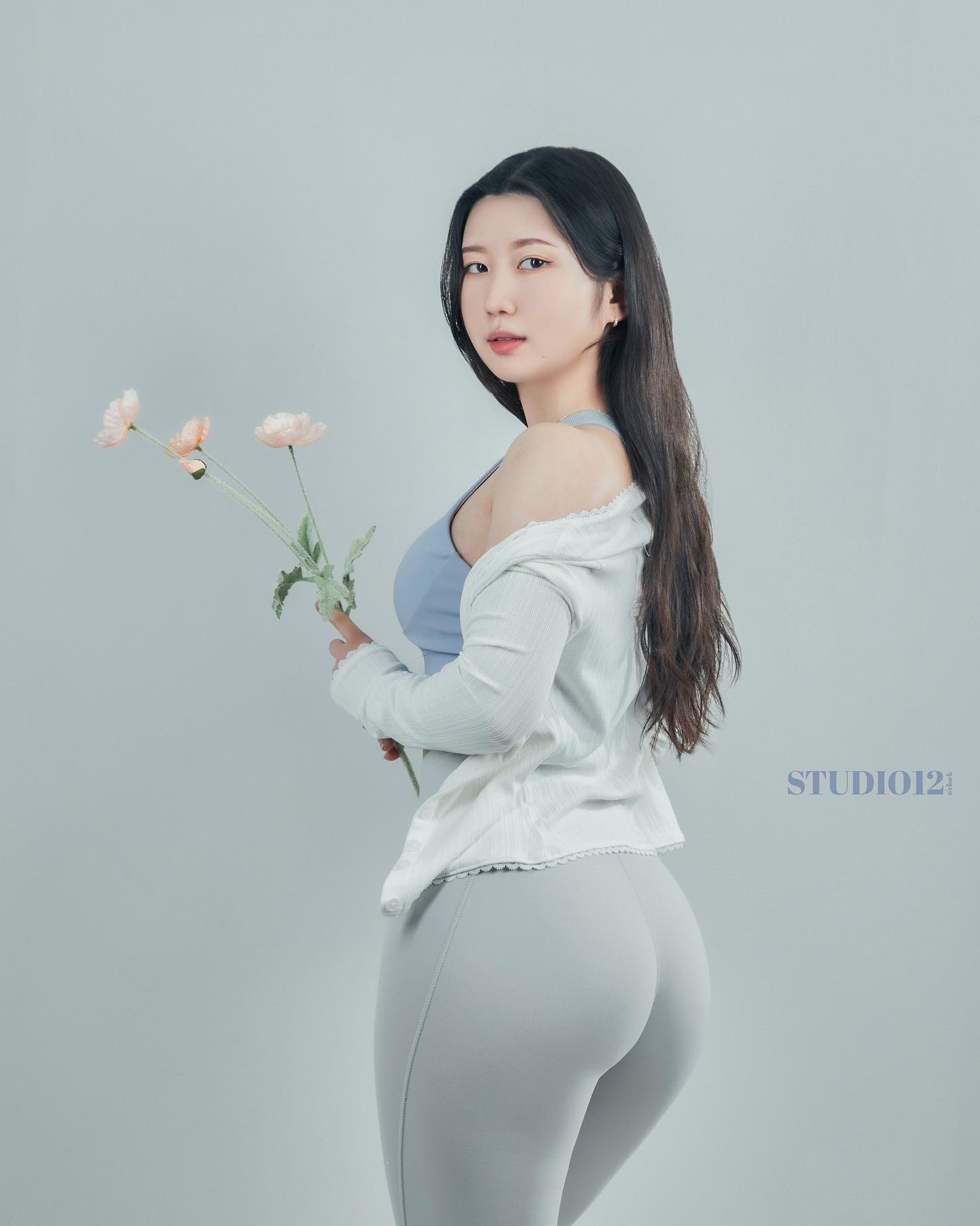 색감이 마음에 드는 사진🤍

#프로필사진 #스튜디오12시 #필라테스프로필 #강사프로필 #사진 #요가복 #운동복 #운동복코디 #봄 #데일리 #수요일 #일상 #소통 #요가 #필라테스 #요가강사 #좋아요 #pilates #exercise #photo