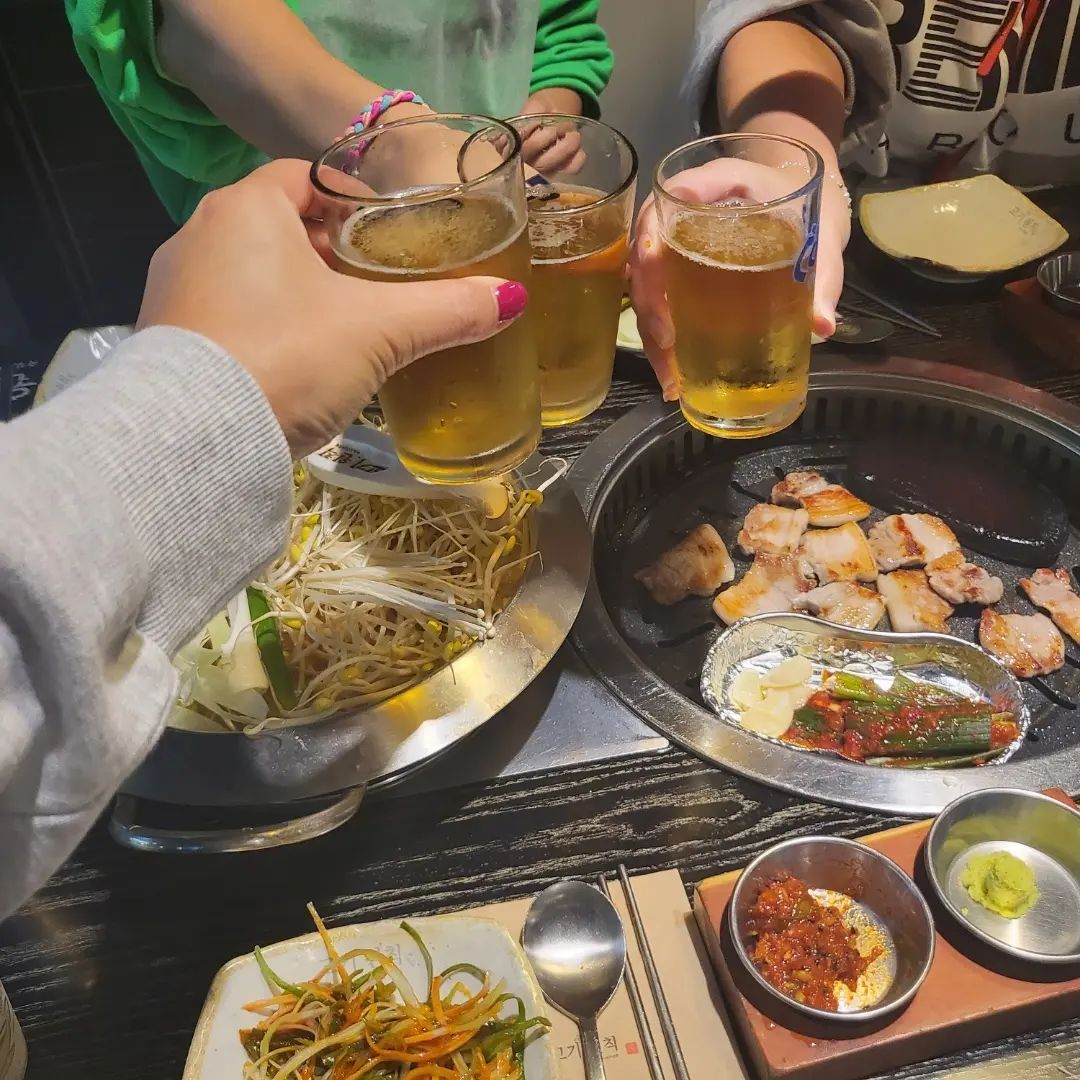 우리의 지난주
급 삼쏘모임행♡
엘빅재끼고 삼쏘하러 고고♡♡

2차는 역전할매로♡

수다 맥주
언제나 즐겁당♡♡

yugwija7560