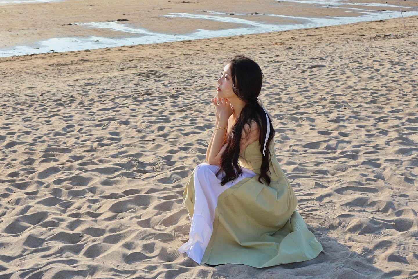 부안바다 마실 나온룩👒
사진찍는데 어머님들이 사진 잘나오겠다고 말씀하시면서 지나가셔서 약간 민망했던…🙃
.
.
.
.
.
.
#부안여행 #부안채석강 #여름휴가 #여름여행 #당일치기여행 #드라이브코스 #변산반도 #해수욕장 #마실룩 #여행코디 #여름코디추천 #해변룩 #vacation #summerstyle #summervacation #fashionstyle #goodvibes #cordinate #travelphotography #photoshooting