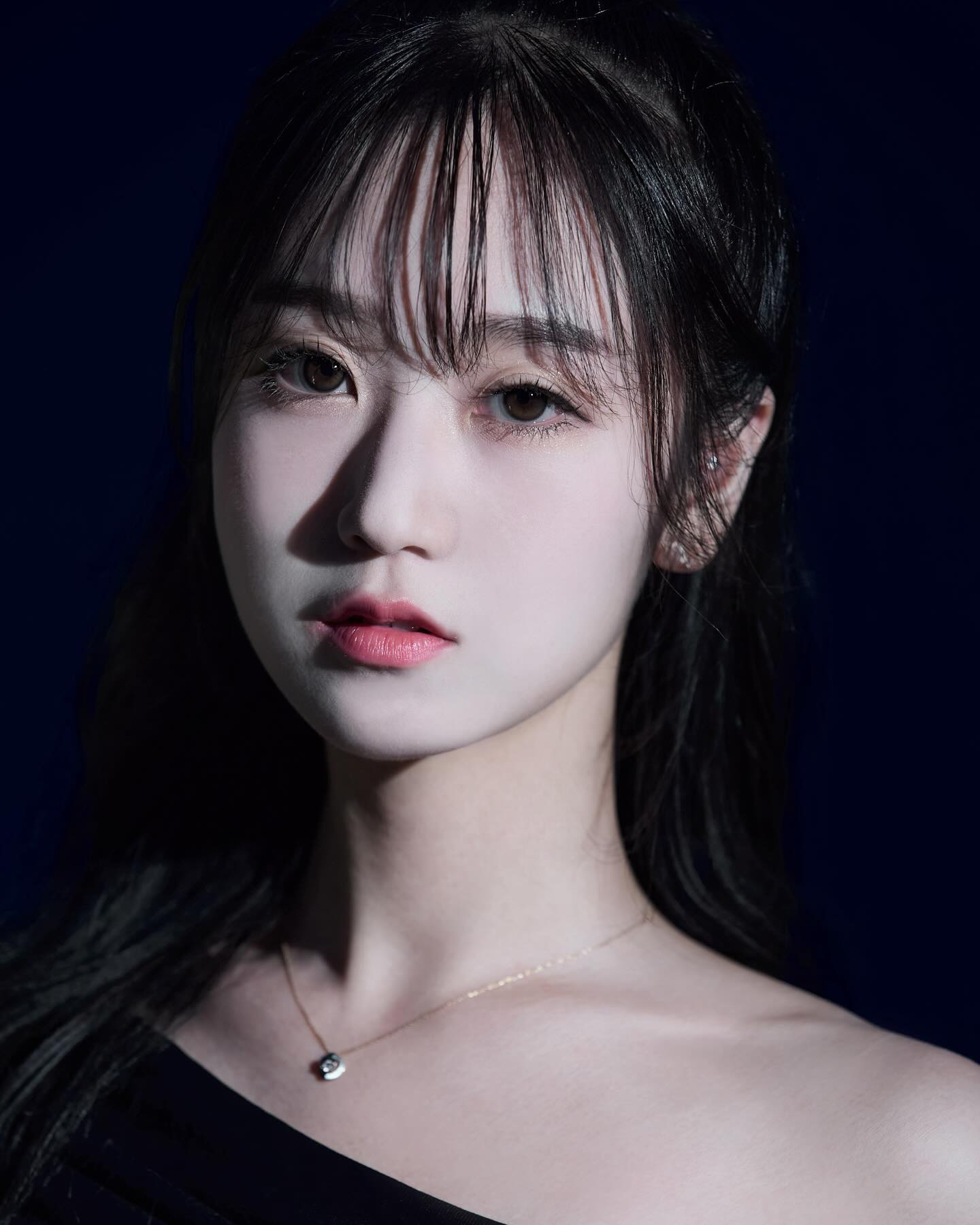 오늘 고윤정 닮았다는 말 들었다.

질문 안받음❌
양심은 원래없었음.
내일 금요일이니깐 화내지말자

(이모도 패션위크 디디피어쩌고 가보고시퍼…🥹)