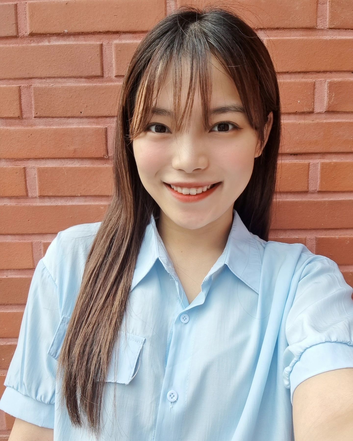 푸석한 머리,, 클리닉으로 새 숨을 불어넣어주신 혜원디렉터님weneedblack_hye_oni 💘 감사해요!!

 잦은 염색+고데기로 머리카락이 빗자루 되기 일보직전이었는데 클리닉 받고 레이어드 컷으로 살아난 머릿결•••
 늘어져서 곱슬머리처럼 되고 빗을 때마다 엉키고 뚝뚝 끊겼던 머리카락이 이젠 부드럽게 잘 빗겨서 요즘 빗질할 맛이 난당 ㅎㅎ🫶
 
2-3주마다 클리닉 안 빼먹고 받으러 갈게용! 
완전 추추추추춫천!!!!

#헤어클리닉 #위닛헤어스튜디오 #위닛 #위닛블랙 #위닛블랙목동점 #클리닉추천 #목동미용실