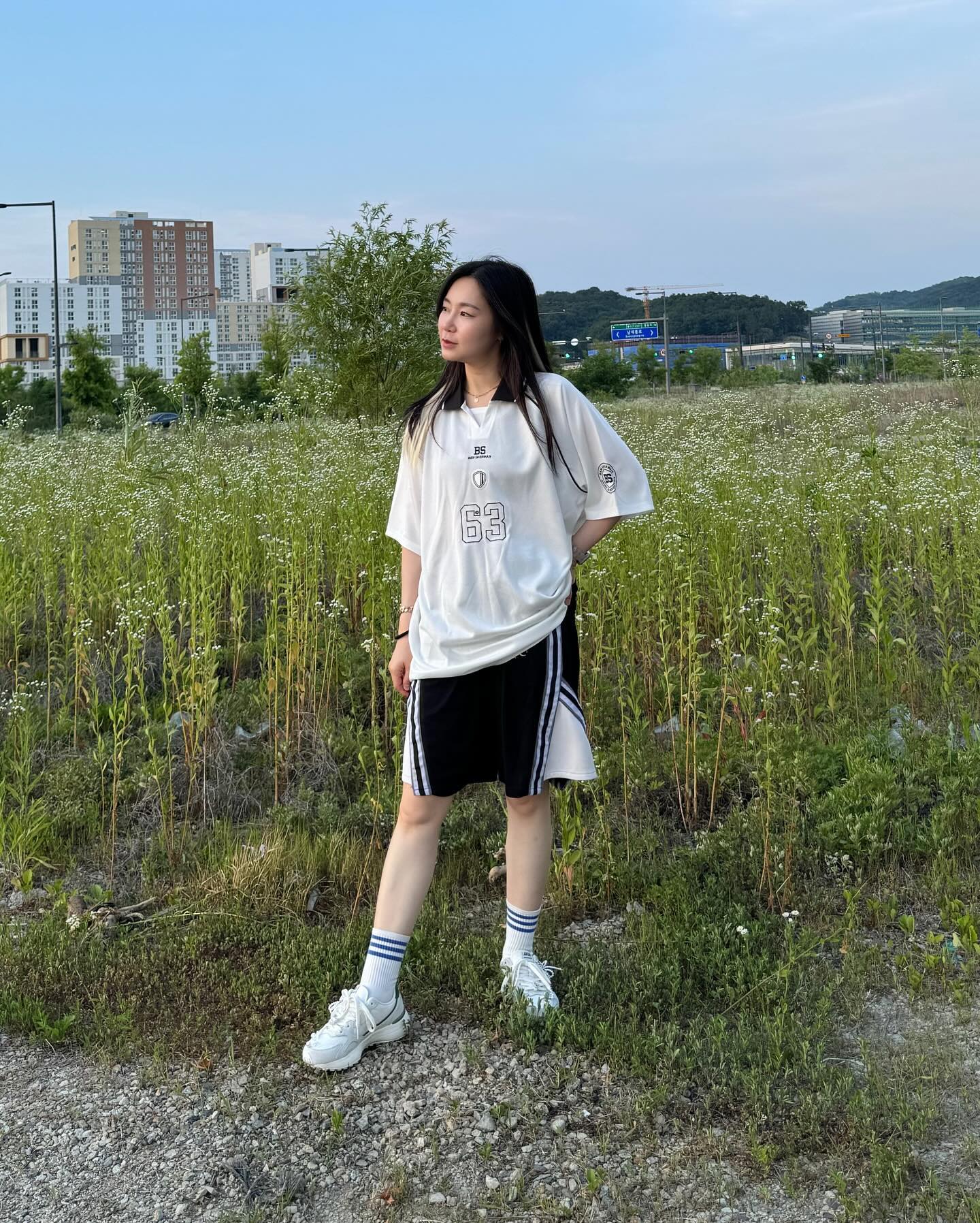 #협찬 

요즘 제가 좋아하는 블록코어룩이에요. 
예쁘기도 하지만 착용감도 편해서 입으면 몸이 가뿐해지는 느낌🖤 오늘 또입어야지. 
금요일! 즐거운 주말 보내세요🎊

dauspice #dauspice #디오스피스
bensherman_korea #벤셔먼 #벤셔먼코리아