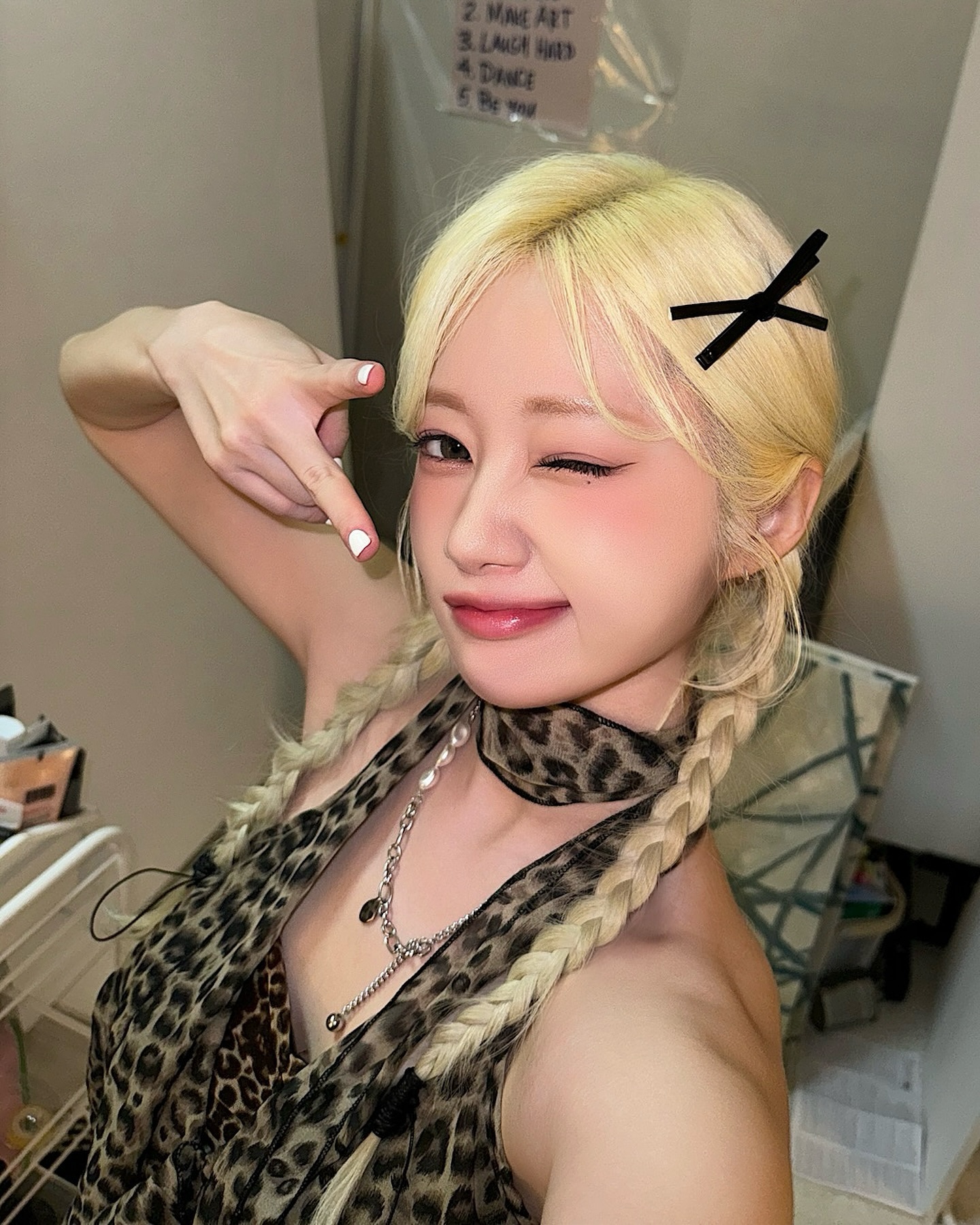 _lenssis #협찬 
➝ 렌시스 샌드 플러스, 베이지, 13.5mm, 1day
➝ 어두운 눈동자에도 자연스럽고 환하게 톤업🤎
➝ 과하지 않고 생기있는 베이지라 데일리로 최고〰️🎶

♥ 𝗠𝗮𝗸𝗲𝘂𝗽 mallang_jiwon
♥ 𝗛𝗮𝗶𝗿 mallang_e.do

#lenssis #렌시스샌드 #렌시스 #렌즈추천