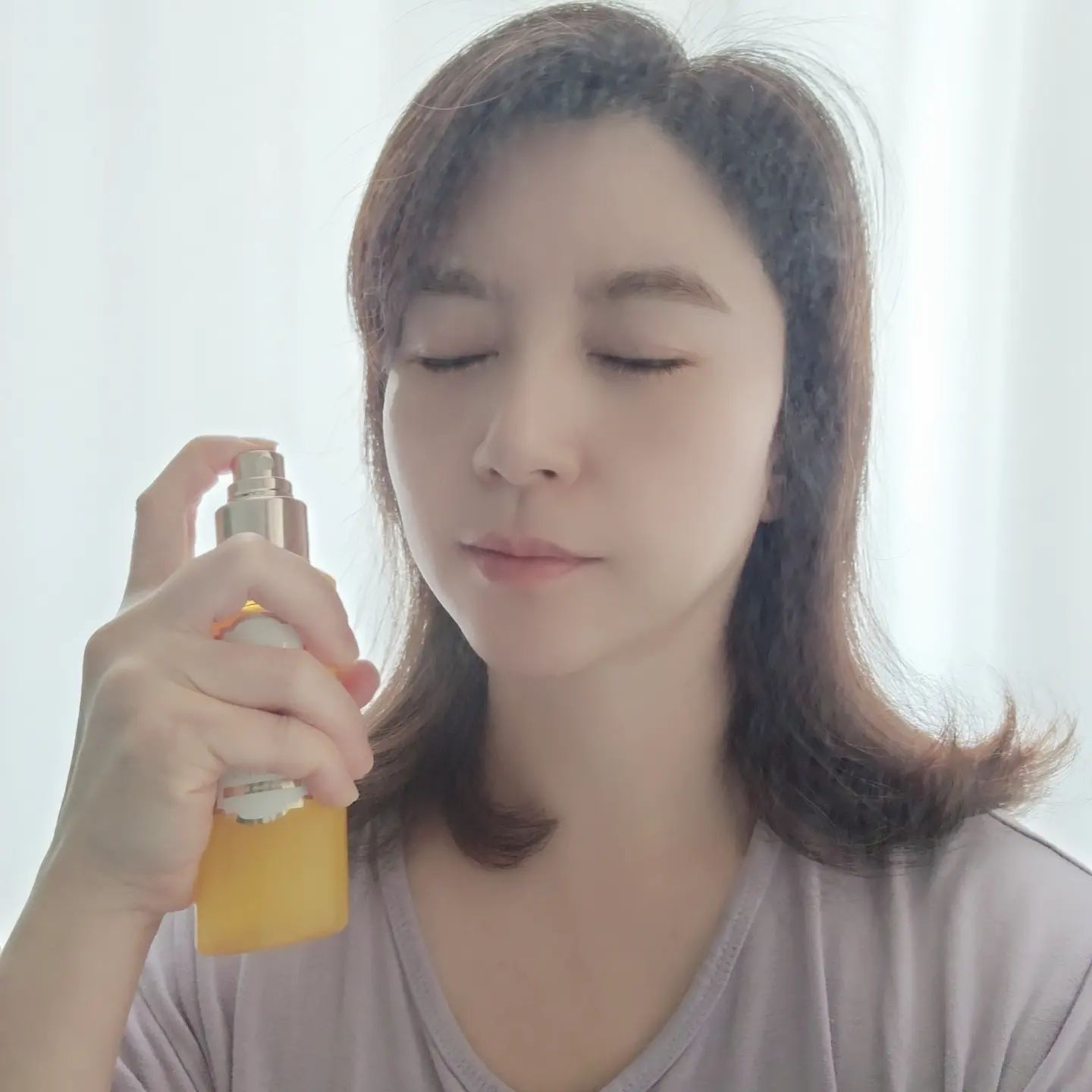 #협찬
#달바로얄세럼 
 오랜만에 피드 올리는데 
달바세럼은 건조한 요즘 꼭 필요하기때문에  못넘어가죠^^

사실,나이들어가며 피부가 처지고 부석하고 칙힉해지니  사진찍는것도 점점  싫어지더라구요ㅜ

딱히, 관리하는 성격도 못되어  세럼으로 손쉽게 할 수 있는  #달바미스트세럼 으로나마, 관리해봅니다 ㅎ

<이탈리아 V-라벨 비건 인증> ‘글루타티온’, ‘콜라겐’, ‘단백질‘ 함유한 비건 세럼으로
콜라겐 추출물 765,000ppm 함유로, 풍부한 탄력과 보습케어를 동시에 할 수 있답니다.

단백질 13 COMPLEX 와 비건 글루타티온으로 더욱 밝고 화사하게 항산화 케어까지!!!

화사하고 촉촉한 피부를 위해~

열심히 사용중이랍니다^^

#세럼추천 #미스트추천 #미스트세럼추천
#달바세럼시즌5 #항산화세럼 #비건세럼
#달바로얄인텐시브세럼 #화이트트러플 #비건콜라겐세럼 #달바세럼
dalb_piedmont