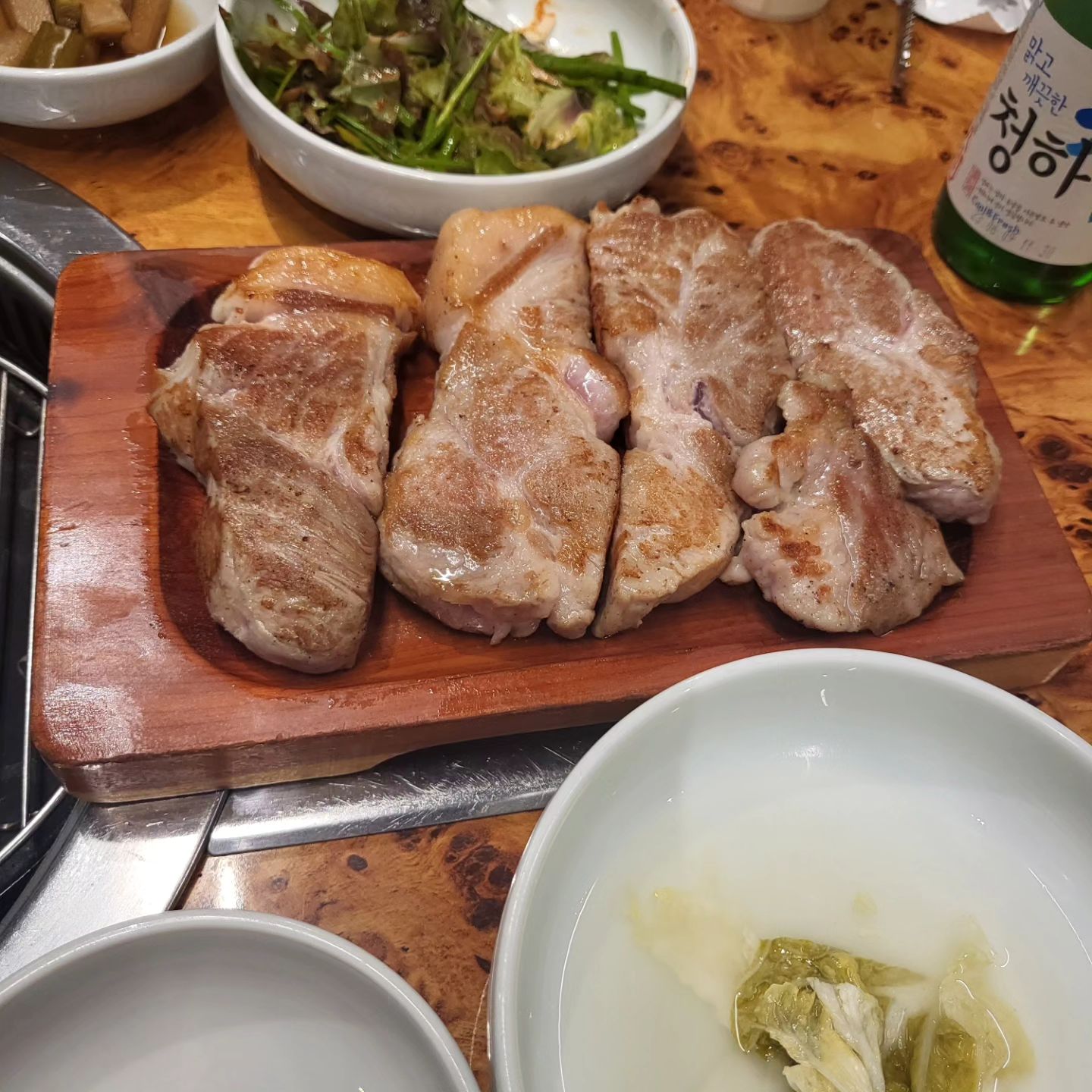 10일 연속출근하고 주말휴무
가보고 싶었던 박목살
목살이 이렇게 촉촉하다니!
너무 맛있었어요
이렇게 주말끝
.
.
.#울산목살맛집#울산삼산고기집#박목살