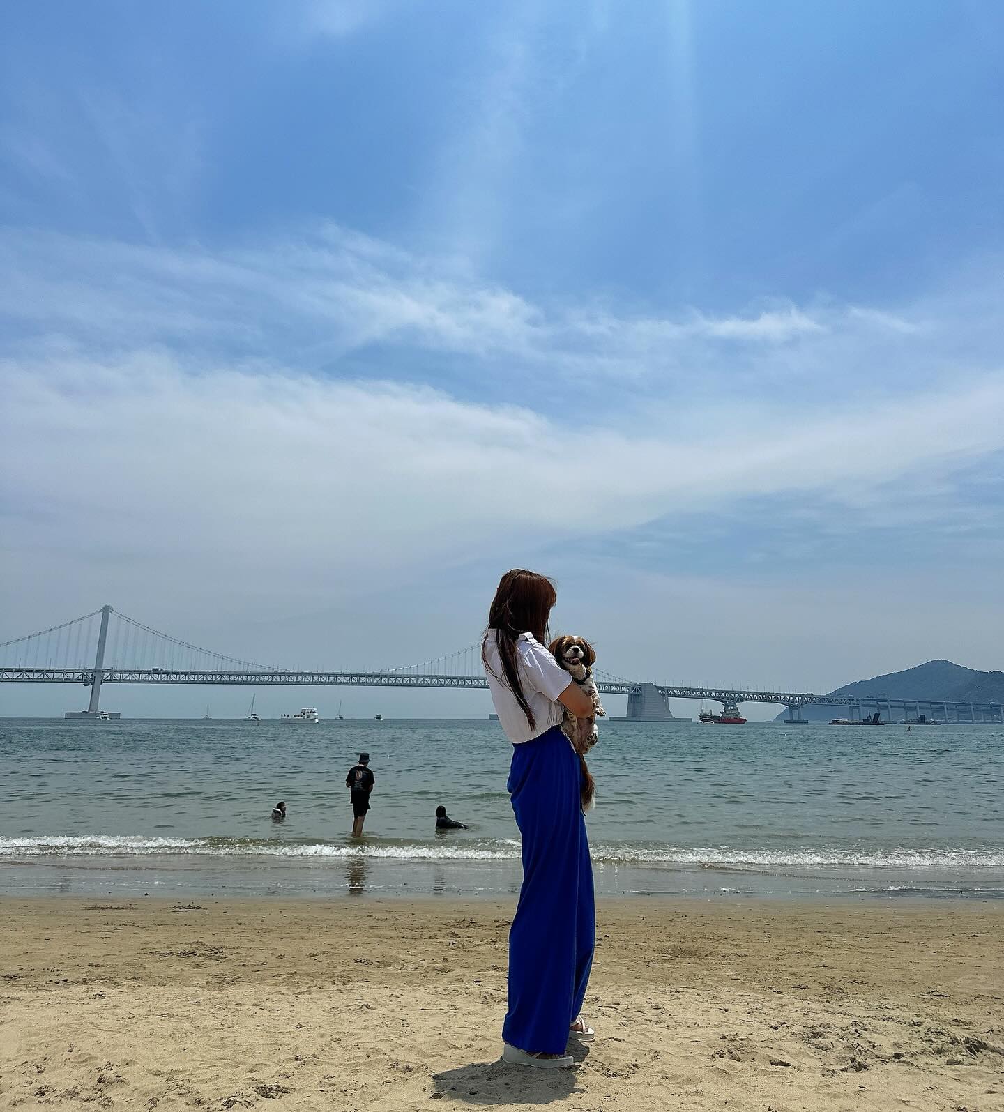 6월도 끝나가넹 😩
런던베이글 4시간 웨이팅 할만한듯 ? 쏘 해삐 😍
.
.
.
#조카운동회#부산#광안리#해운대#킹크랩#술찌#런던베이글
#수원스타필드#6월#일상#데일리#파랑#여름
#7월엔좀더여기저기#여행