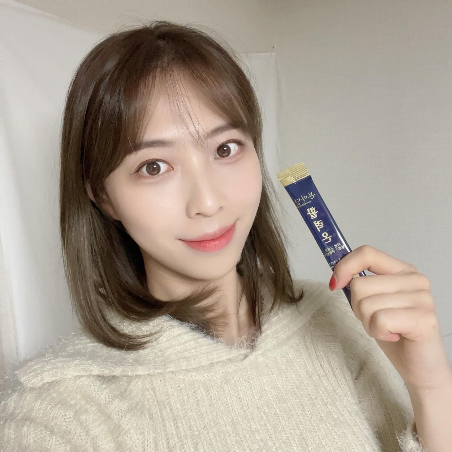 #광고 
피로회복에 좋은 명품브랜드 본아당 홍삼활력온💪🏻

요즘 나이 +1되기 일보직전이라 체력과 건강관리에 힘쓰고 있는데요. 건강을 위해 운동하는 것도 좋지만 하루 한포 홍삼활력온을 먹어주는 습관도 꾸준하게 건강관리를 할 수 있는 방법이랍니다~🙌🏻

연말 선물로 부모님께 챙겨드리기도 너무 좋은 선물이예요! 홍삼활력온으로 올 연말 따뜻하고 활기차게 보내세요:)

#명품브랜드 #본아당 #우리가족건강지킴이 #홍삼활력온 #부모님선물 #연말선물 #홍삼스틱 #선물추천 #선물그램 #선물템