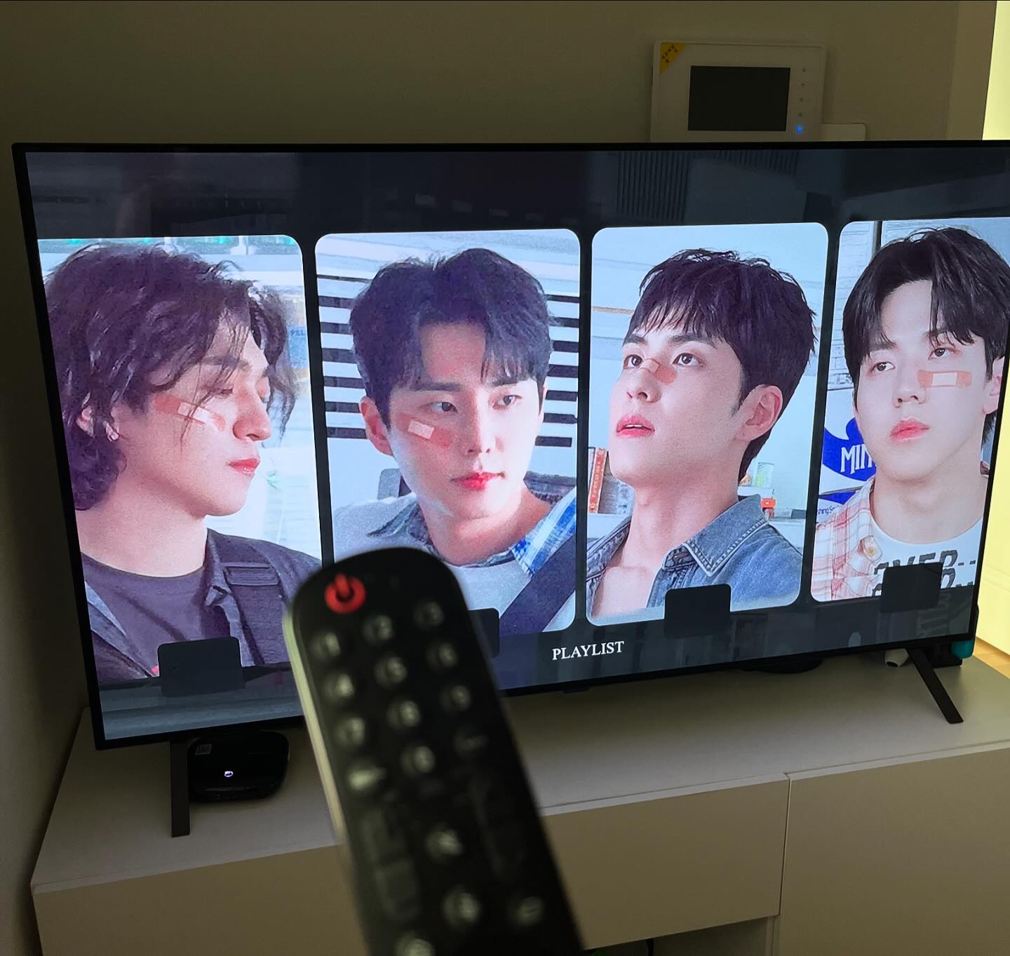신혼집에 새로 들여놓은 인터넷, 완전 만족 중🏡🤍 KT 500Mbps에 TV 베이직, 기가지니A까지 완벽 조합🪽아정당 통해서 현금 혜택도 받고 초기 비용도 확 줄였어요. 설치도 금방 끝나고, 상담사님 친절해서 기분 좋았답니다. 같이 데이식스 플리 들으며 저녁 보내기 너무 좋네요🎧🎶 #인터넷가입 #인터넷가입사은품많이주는곳 #인터넷가입현금지원 #아정당 ajd_tech