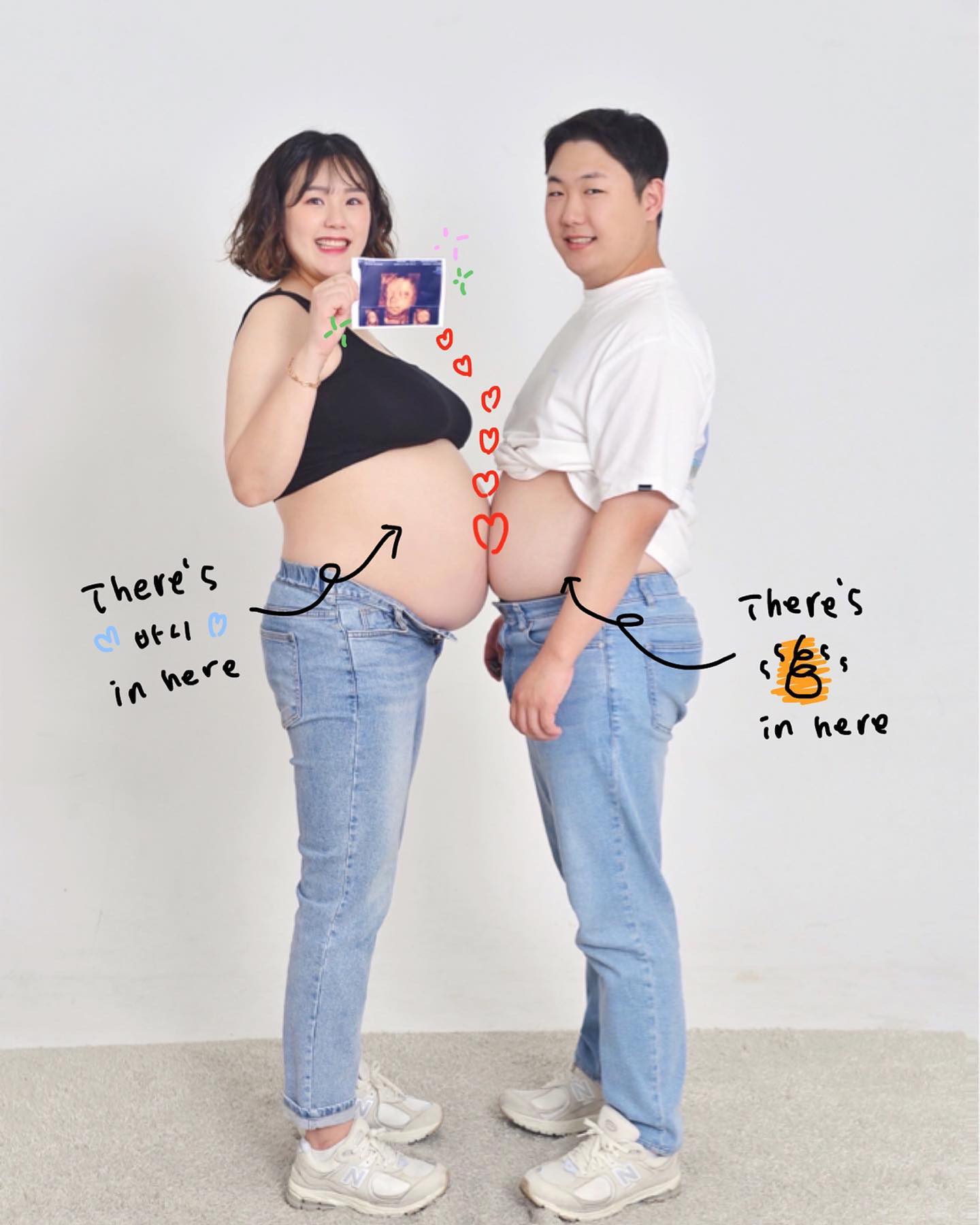 #39w3d 
내 배에선 곧 바니가 나올껀데 여보 혹시 자기배에서도 뭐가 나와 ?.. ?
ㅋㅋㅋㅋㅋㅋㅋㅋㅋㅋㅋㅋㅋㅋ(나와야할거같기도하고 .. 💩)
이제 진쨩 진쫘 얼마 안남았다 내 똥그란배도🤰🏼으으 진통벌써무서워

카톡프사해놧는데 다들 이뿌대서 B컷도 대방출~🫣~
핸언니가 더 이뿌게 맹글어준 사진 ʚ◡̈⃝ɞ

#만삭임산부 #임신기록 #예비토끼띠맘 
#셀프만삭촬영 #셀프만삭사진 #셀프스냅 #만삭사진 #주수사진 
#울산셀프스튜디오 #울산사진관 #코베스튜디오