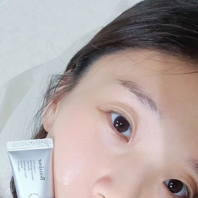 평특소 💘 on Instagram: "#광고 12년간 천연화장푼을 연구하고 개발하는 브랜드 #보나쥬르 의 신제품 최상의 피부 컨디션을 위한 고함량, 고효능 #레티치놀 컨센트레이트💙 레티놀과 바쿠치올
