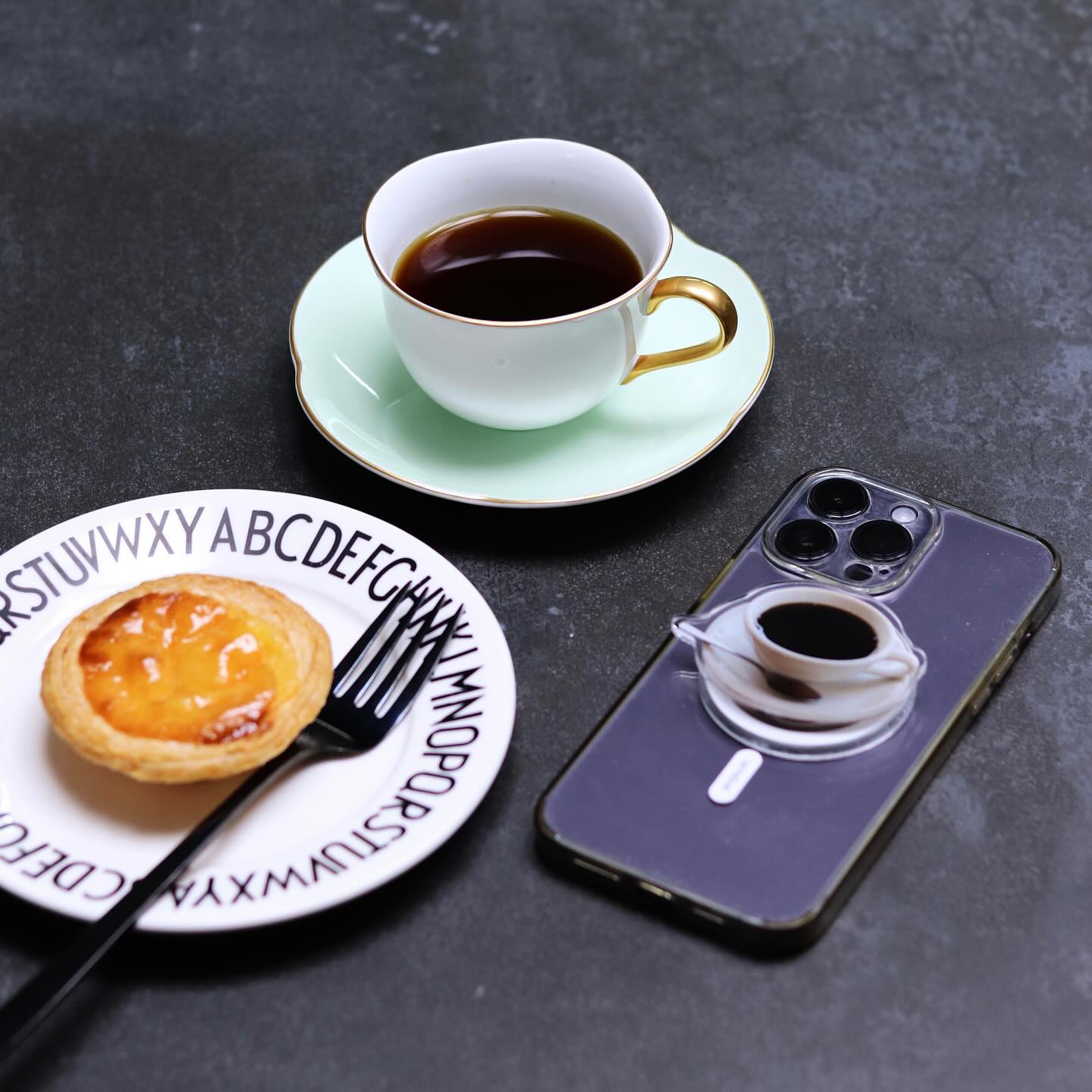 -
겨울맞이,따뜻한커피,그립톡으로☕️나의소박한,취미생활 :)

일주일동안,독감걸린,첫째병수발하다가
나도,죽다살아놨다,,,그러나,나따위가,쉴시간이,어디있겠어,,
주사맞고,일어나서,집안일x10000000000000

목감기라,디카페인에,뜨아지만,좋다🎵비몽사몽
-
#커피타임#홈커피#디카페인커피#뜨아#에그타르트#꿀조합#jmt
#그립톡#소확행#취미스타그램#커피스타그램#카페스타그램#홈카페
#지굴이네스타버스
