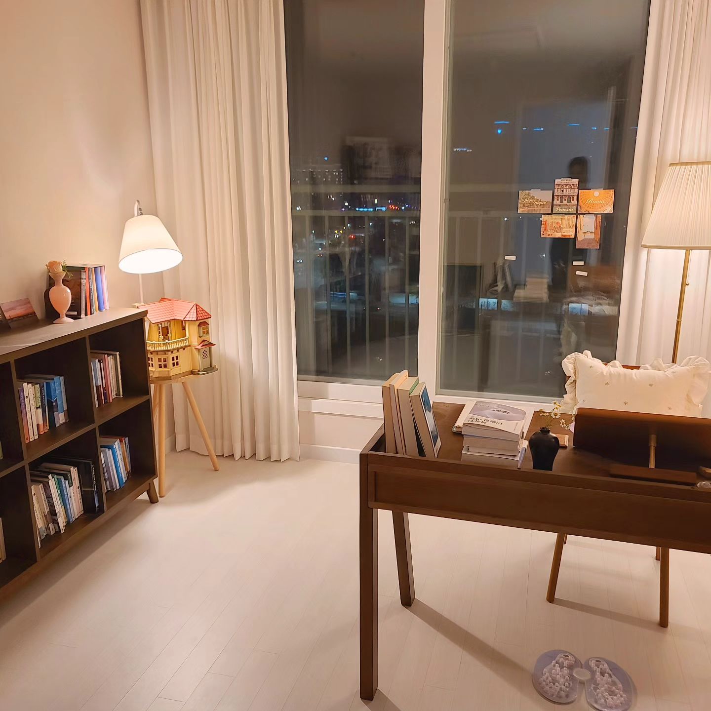 🤎𝓵𝓮𝓽𝓽𝓮𝓻𝓼 𝓶𝓸𝓸𝓭

책 한 권을 다 읽을 때쯤 '아~ 이 책 읽기를 너무 잘했다!'하고 생각했을 때 
그리고 읽고 싶은 책이 하나 더 생겼을 때 

기부니죠아 :)