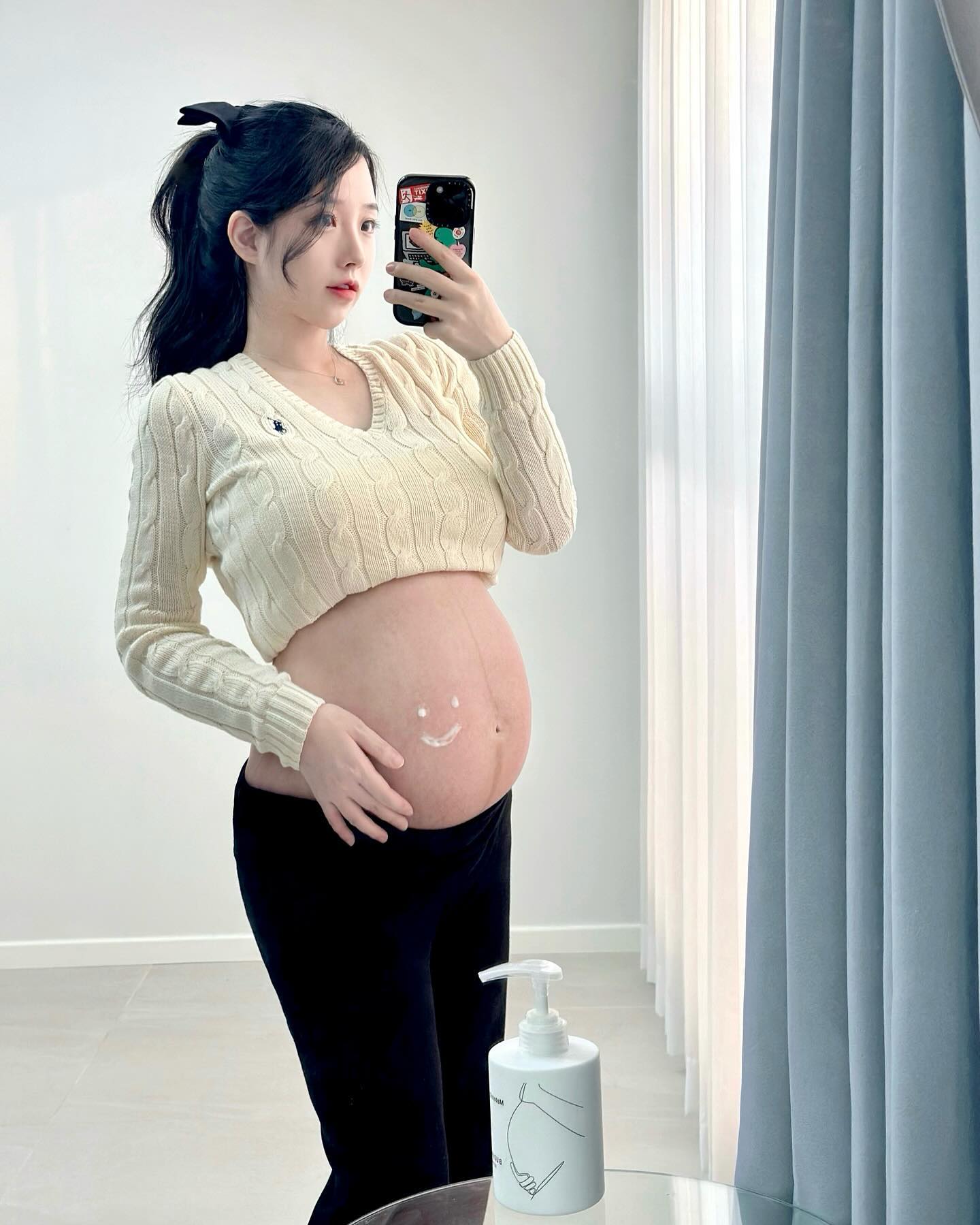 #광고 budamzero 

바르는 순간 끈적임 없이 흡수되고 
촉촉함만 남아서 너무 좋아요 

500ml 대용량으로 양도 많은데 가격도 저렴해서 
부담 없이 듬뿍 바르기 좋은 튼살크림 🫶🏻

자사몰에서 구매하시면 당일 로켓 배송 됩니다 🚀 

#임산부스타그램 #임산부일상 #임신선물 #임산부소통 #임산부선물 #튼살크림 #임산부크림
#튼살크림추천 #임산부그램 #부담제로