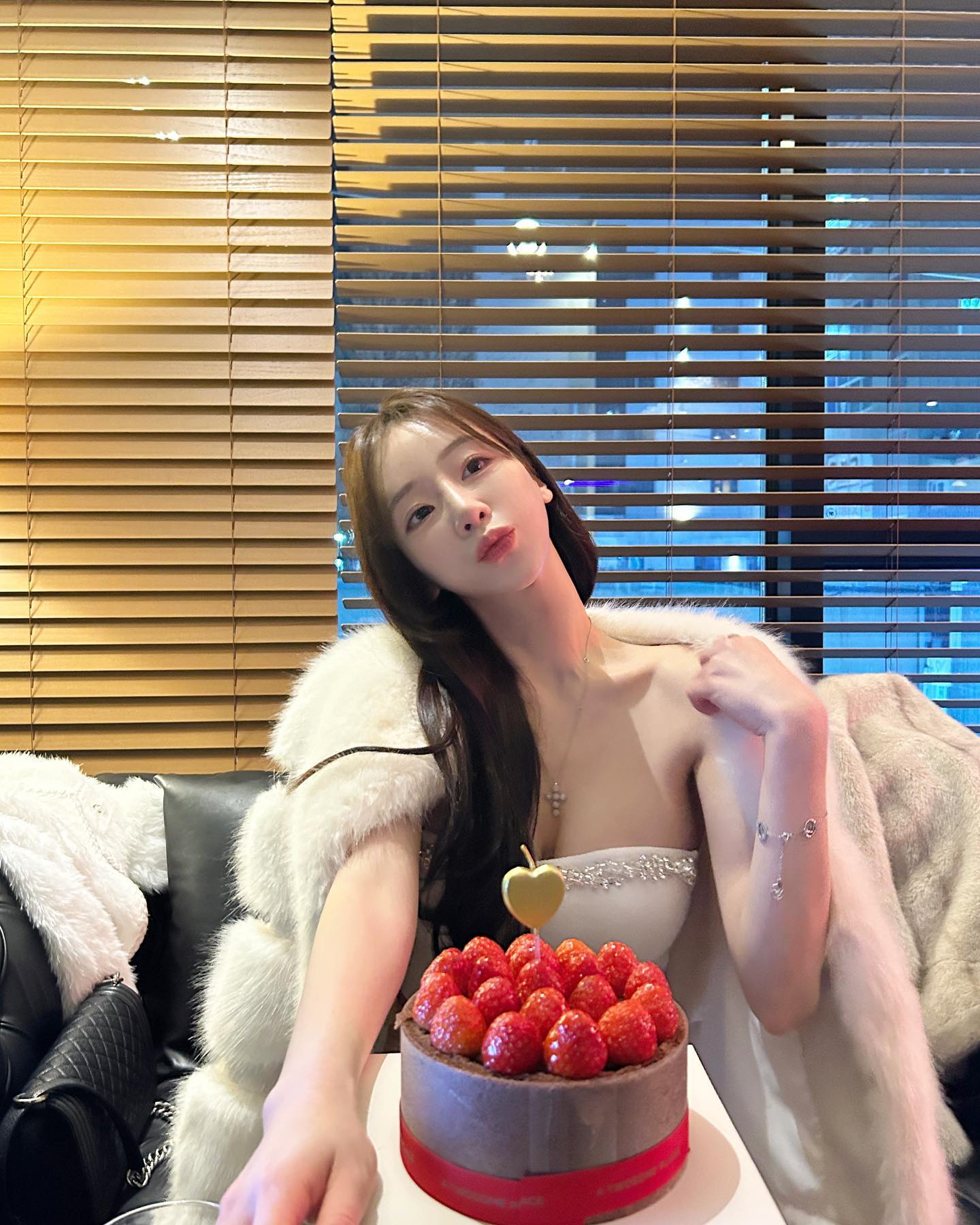 -
사랑하는 내친구들
올해는 다봤다~
고생했고~
친구비입금해주라