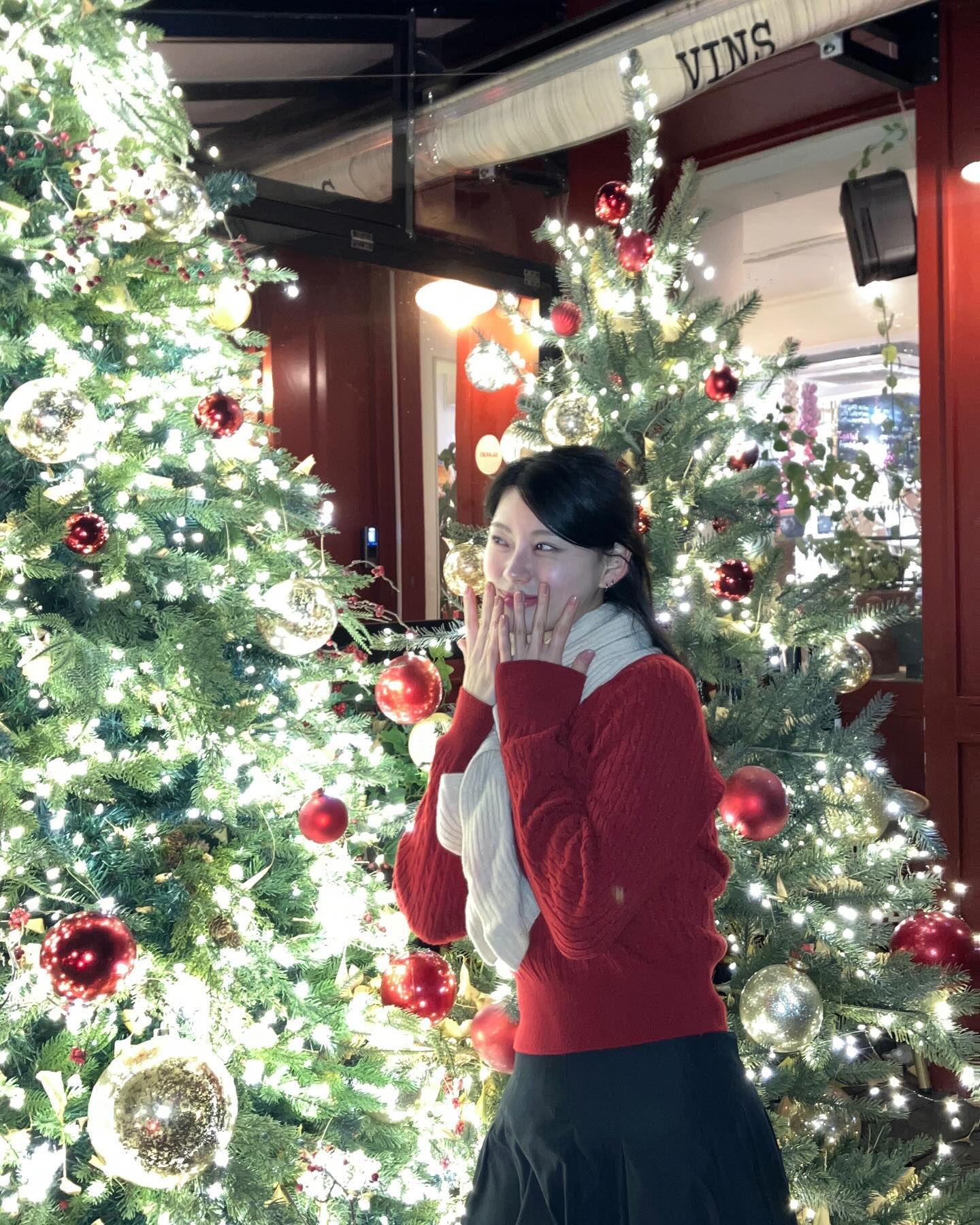 -
트리는 언제봐도 좋다 🎄🎅🏻❤️‍🔥
.
.
.
.
.
#크리스마스 #메리크리스마스 #크리스마스트리 #트리 #christmas #merrychristmas #tree