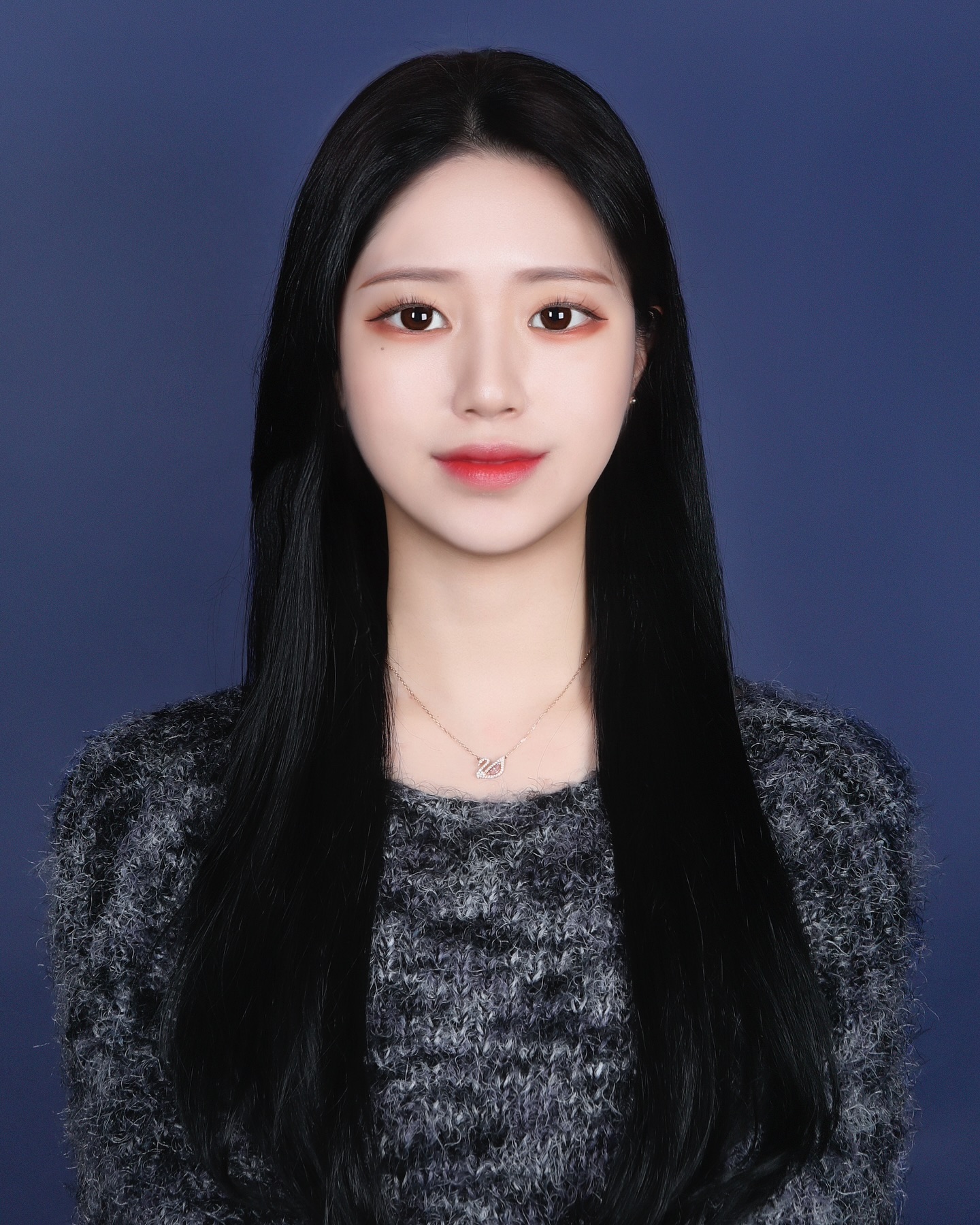 25살 마지막을 담아보기..ෆ
.
전북대 쪽에 있어서 접근하기 아주 좋은 장소라 너무 편하게 다녀왔습니다! 작가님과 1:1로 원하는 포즈 컨셉 등을 잡아줘서 전 그게 너무 좋더라구요ㅎㅎ저한테 잘 어울리는 포즈나 표정을 하나하나 잡아주셔서 너무 만족한 사진으로 나왔던 것 같아요ෆ
저는 컬러증명사진으로 촬영했습니다🤭
예쁘게 찍어주셔서 감사합니다❤️
#협찬 #전주 #전주스튜디오 #전주증명사진 #전주컬러증명사진 #전주프로필사진 #전주사진관 #전북대스튜디오 #전북대사진관 #전주핫플 #전주가볼만한곳 #전주쥬얼리사진관 #전주쥬얼리스튜디오