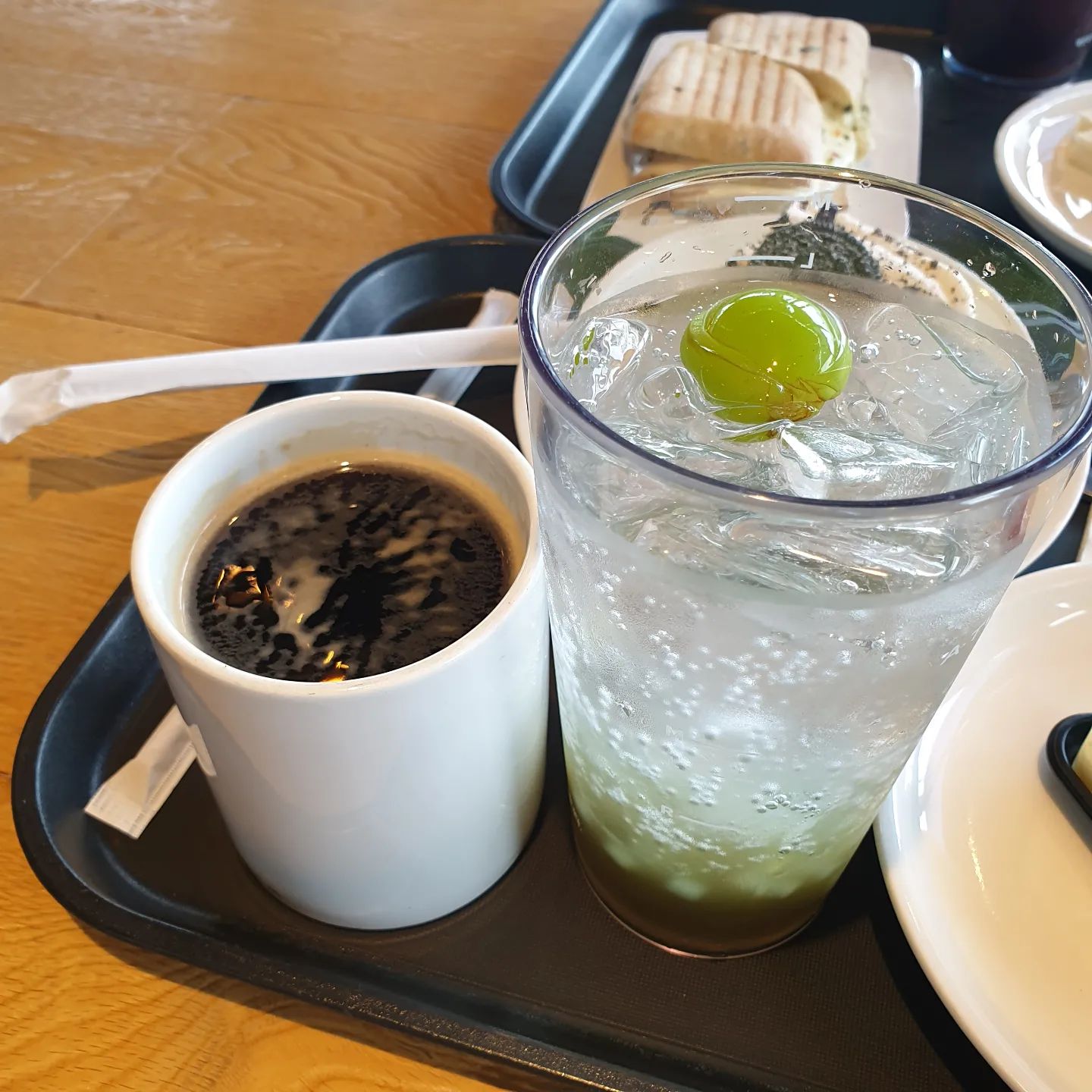 #첫줄 #커피데이트 

왕산해수욕장 투썸 

멀리 바다도 보이고 커피도 맛있었습니다.

#왕상해수욕장 #투썸플레이스왕산해수욕장점 
#coffee 
#커피 
#가족데이트
#영종도카페