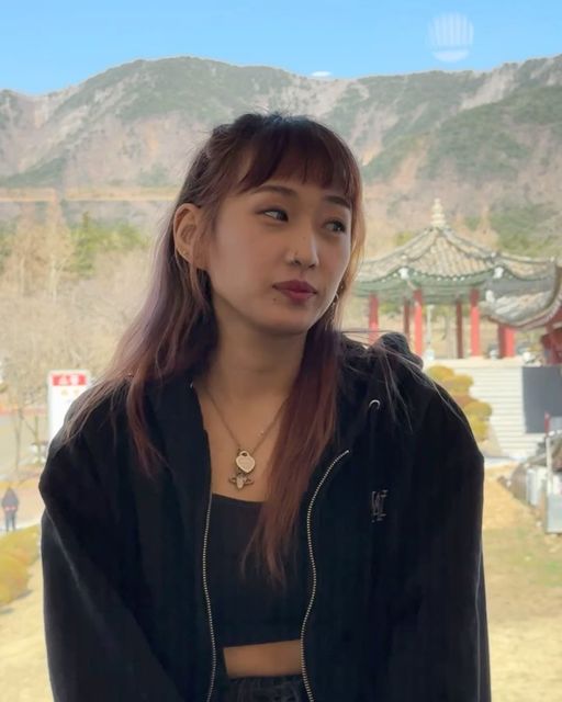  응비🧚‍♀️ on Instagram: "#광고
요즘 한의원 다니는 이유우우!!
안면비대칭이 침술로 가능 하다고 해서!!

1,3,4침술 5회차 후 최근
2.첫날 5회차 비교
5,6,7침술 전

꺄륵 저는 안면비대칭 침이여서 얼굴에 맞는줄 알았는데 발바닥에 맞지 뭐에여!
사진 보이는것처럼 일단 눈이 짝눈이 심한데 이것도 교정이 가능 하다고 해서 너무 신긔!! 한번 맞아서 끝나는게 아니구 20회는 맞아야 효과가 있다고 합니다!
일주일에 2~3번으로짧게 해서 빠르게 맞는게 좋다고 하셔서 요즘 폴 쉬는중 ㅜㅡㅜ 강남쪽이라 그나마 침맞고 12시까지 하는 더클로 달려가는 중인데 다맞고 빨리 폴도 가야징
20회 맞기 때문에 원래되로 복구되는데는 오랜 시간이 걸려 영구적으로 간다고 보면 된다고 하시고 최대 2년까지 a/s가능 하다고 하니  너무 좋았당 수술은 무서운데 원장님 침술로 가능 하다니...!!
5회 맞았는데 눈 올라온거 너무 신기 하구.... 눈쪽 말고도  광대랑 전체적인 윤곽관리도 가능 하다고 해서 남은 횟수도 열심히 다닐 예정 히히 애프터 사진 도 올리겠즘당!!

상담 실장님 너무 친절하시구.... 원장님도 친절 하셔서 매번 편한한 분위기에 침맞고 온당
내부도 너무 깔끔 해서 안심 하고 잘 다니는 중!
 
(*그리고 저한테 소개 받고왔다고 하면 할인 가능 하니까 병원정보나 금액 궁금 하시면 디엠 주세오!!)
#한의원#한의원추턴#강남한의원#강남한의원추천"