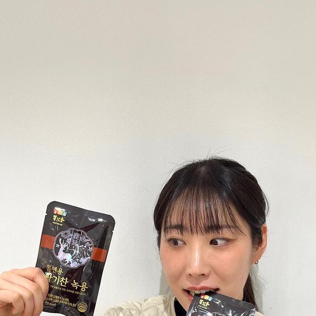 히닝 on Instagram: "#광고 곧 설날이 다가오고 있는데 다들 부모님께 드릴 선물 중에 어떤 선물을 준비하고 있으신가요? 비타민같은 뻔한 선물 말구 국산녹용과 6년근 홍삼을 사용한 프리미엄