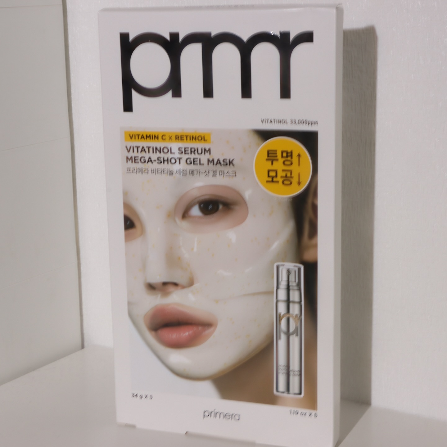 #협찬 프리메라 비타티놀 세럼 메가-샷 겔 마스크
primera.official 
/

일단 크기에 엄청 놀랐습미다 ㅋㅋ 
택배 박스부터 크길래 뭐야? 했는데 상상을 초월하는
본품의 세로 길이...😚
비타티놀 성분을 온전히 전하고 싶은 프리메라의 마음?

고함량고효능 비타티놀으로 속광 피부 완성하는
무려 비타티놀 세럼 한 병의 유효성분을 가진 요 겔 마스크팩!
요즘 저는 시트마스크 보다는 겔 팩에 더 빠졌는데요,
시원하기도 하고 잘 떨어지지도 않아서 그런 거 같아요:)

비타민 캡슐이 눈으로도 보이는 요 겔 마스크는
피부 상태에 따라 30분도 사용 가능해서
수면팩 가능!

저는 얼굴이 좀 커서 갈기갈기 찢어서 쫙쫙 잡아 당겨 붙여줬습니다 ㅋㅋㅋㅋ
촉촉하고 맑은 피부를 위해 꾸준히 사용해 보세요!
자극도 하나도 없어서 더 좋았숩니당..

/

#15그램 #15그램뷰티 #15그래머 #프리메라 #비타티놀메가샷 #비타티놀세럼메가샷겔마스크 #붙이는비타티놀 #비타티놀마스크 #속광마스크 #화잘먹마스크 #마스크팩추천 #올리브영마스크팩 #올리브영추천템