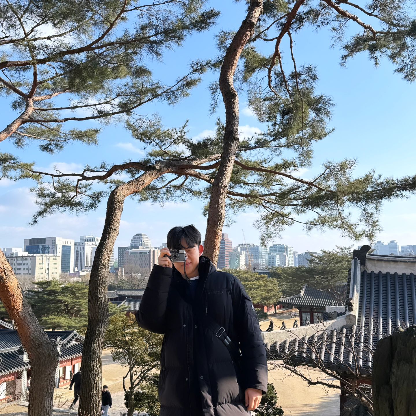 겨울이 얼른 끝났으면 좋겠네요..ㅎㅎ
코트 좀 입어보려 했더니 다시 추워지다니😂

#20대코디 #직장인룩 #ootd #서울여행